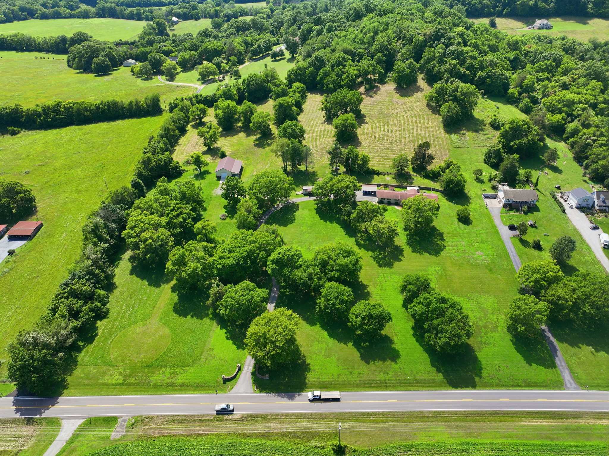 899 Carters Creek Pike Property Photo 1