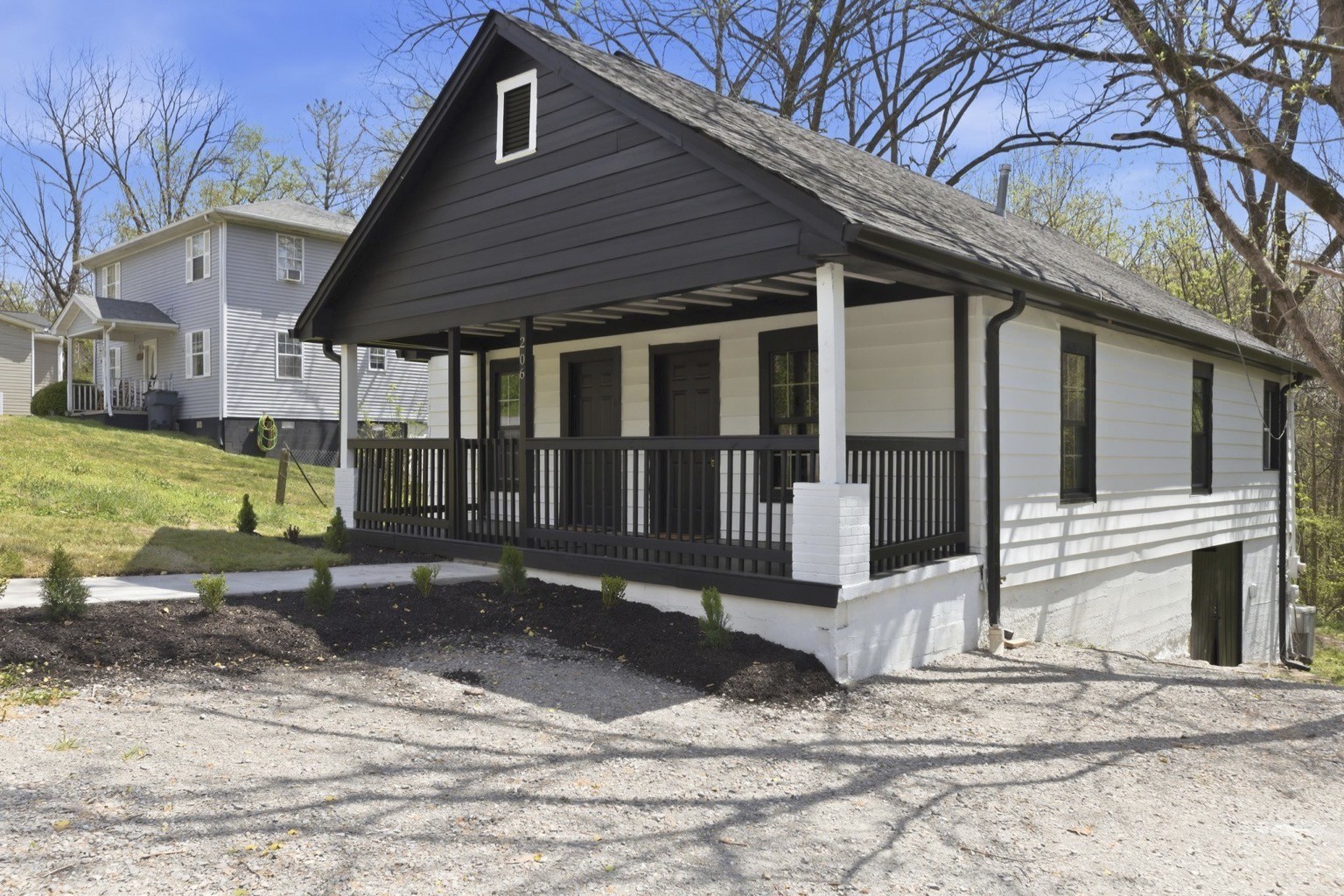 206 Winding Way Property Photo 3