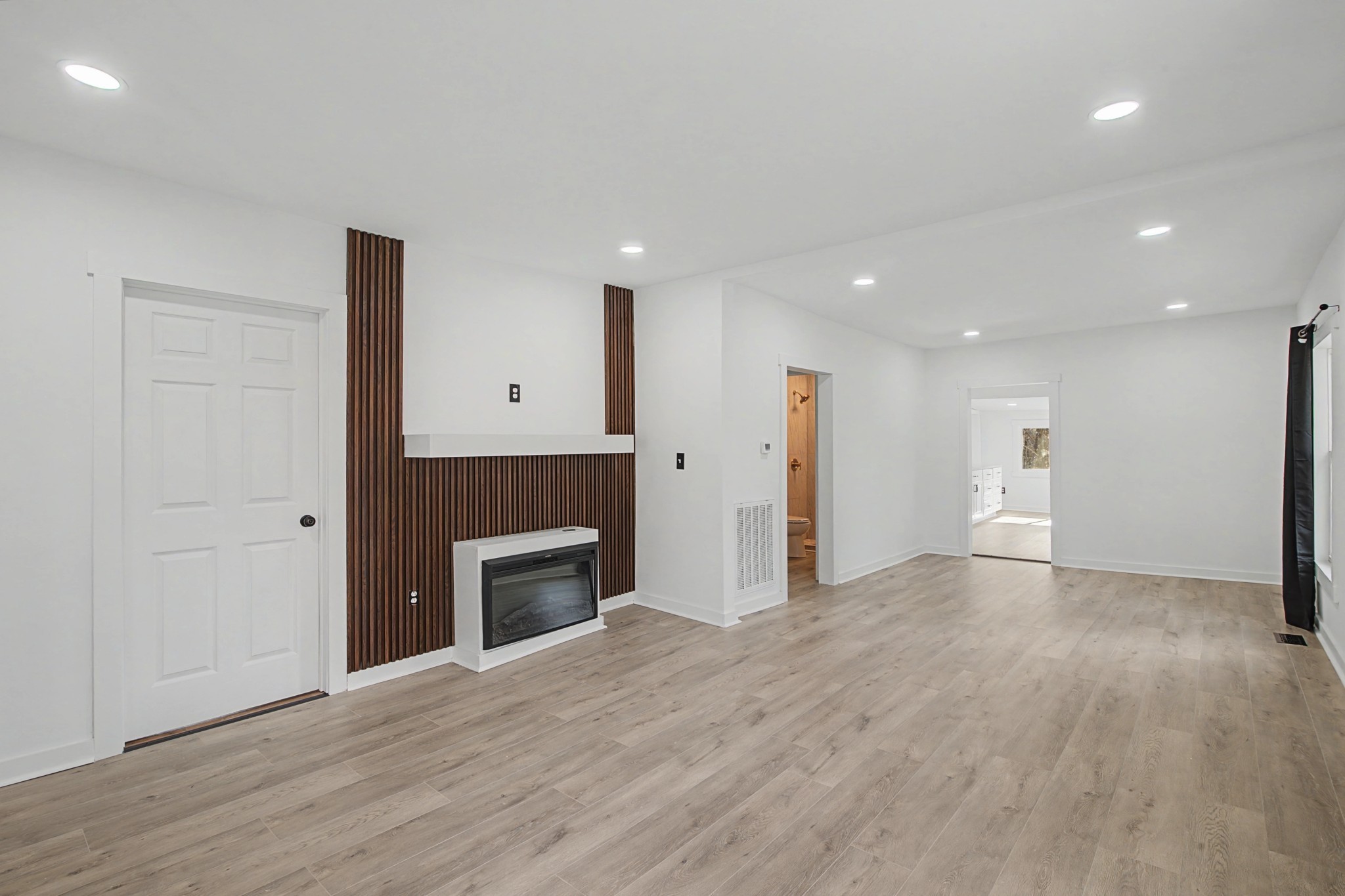 206 Winding Way Property Photo 5