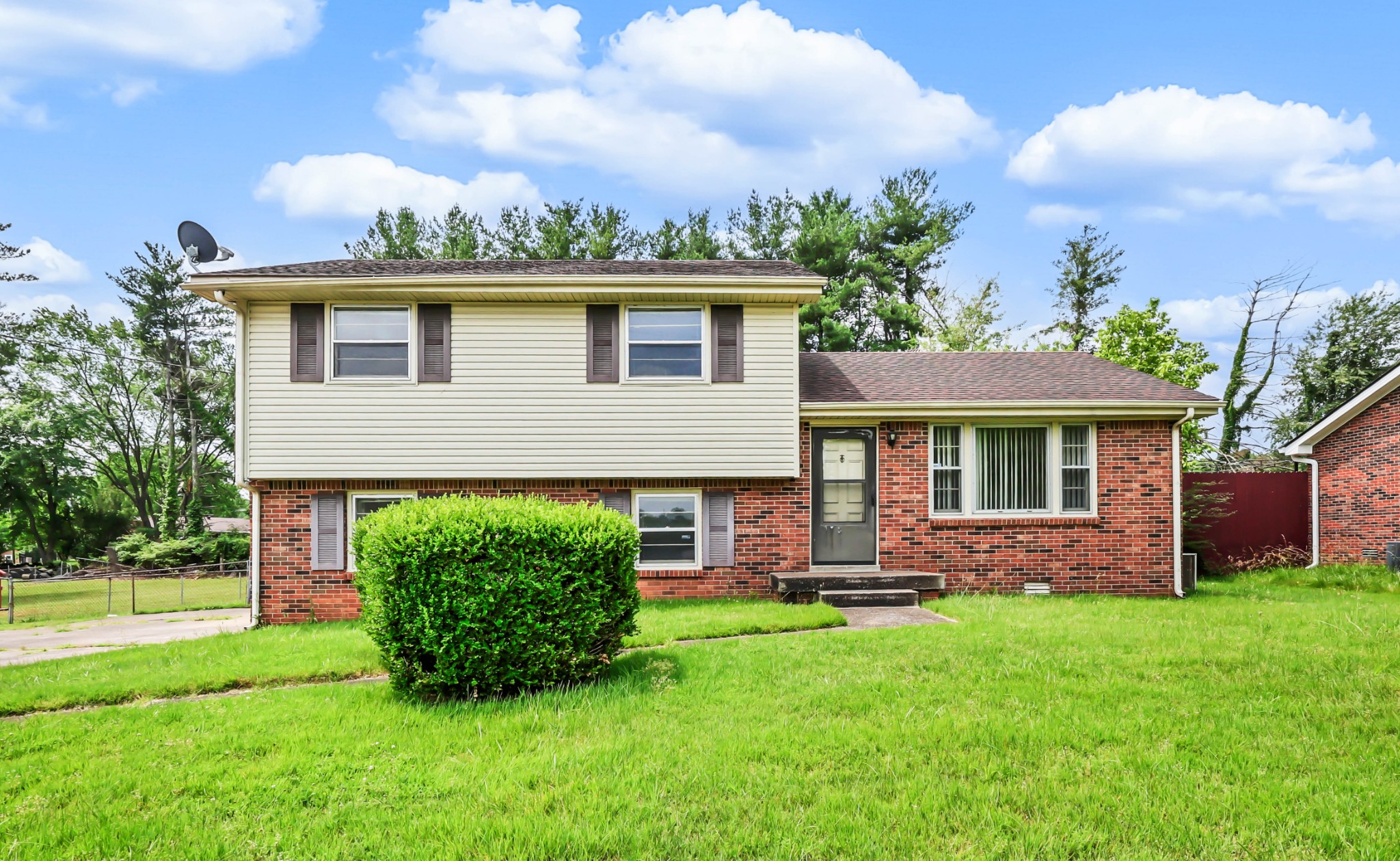 309 Dale Ter Property Photo 1
