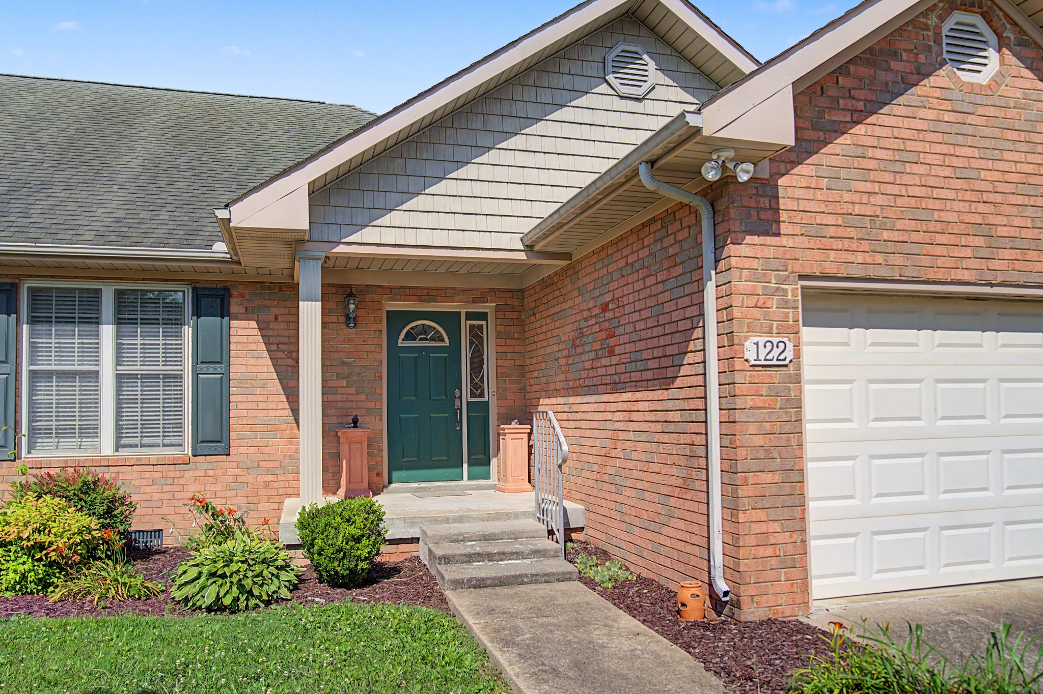 122 Deerfield Ln Property Photo 1