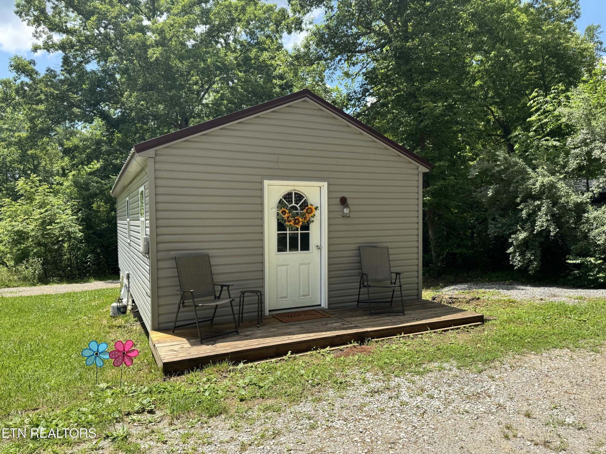 111 Stone St Property Photo 1