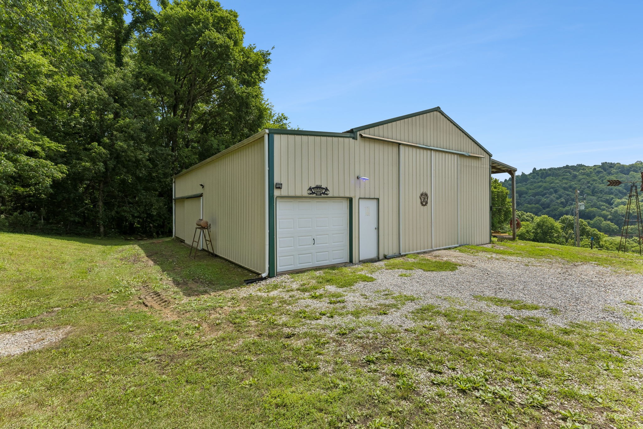 2865 Spring Place Rd Property Photo 3
