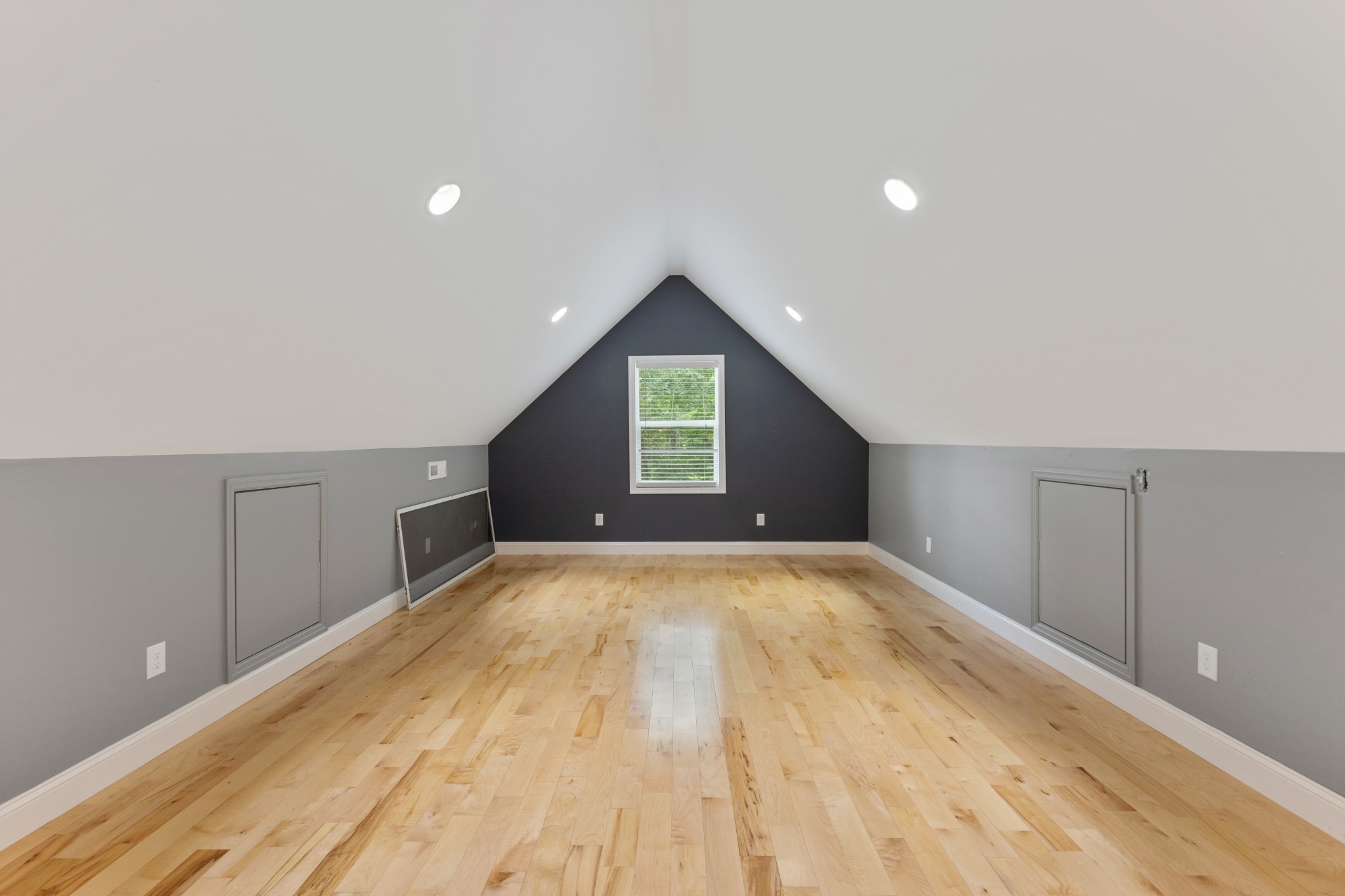 1040 Rustic Hills Dr Property Photo 15