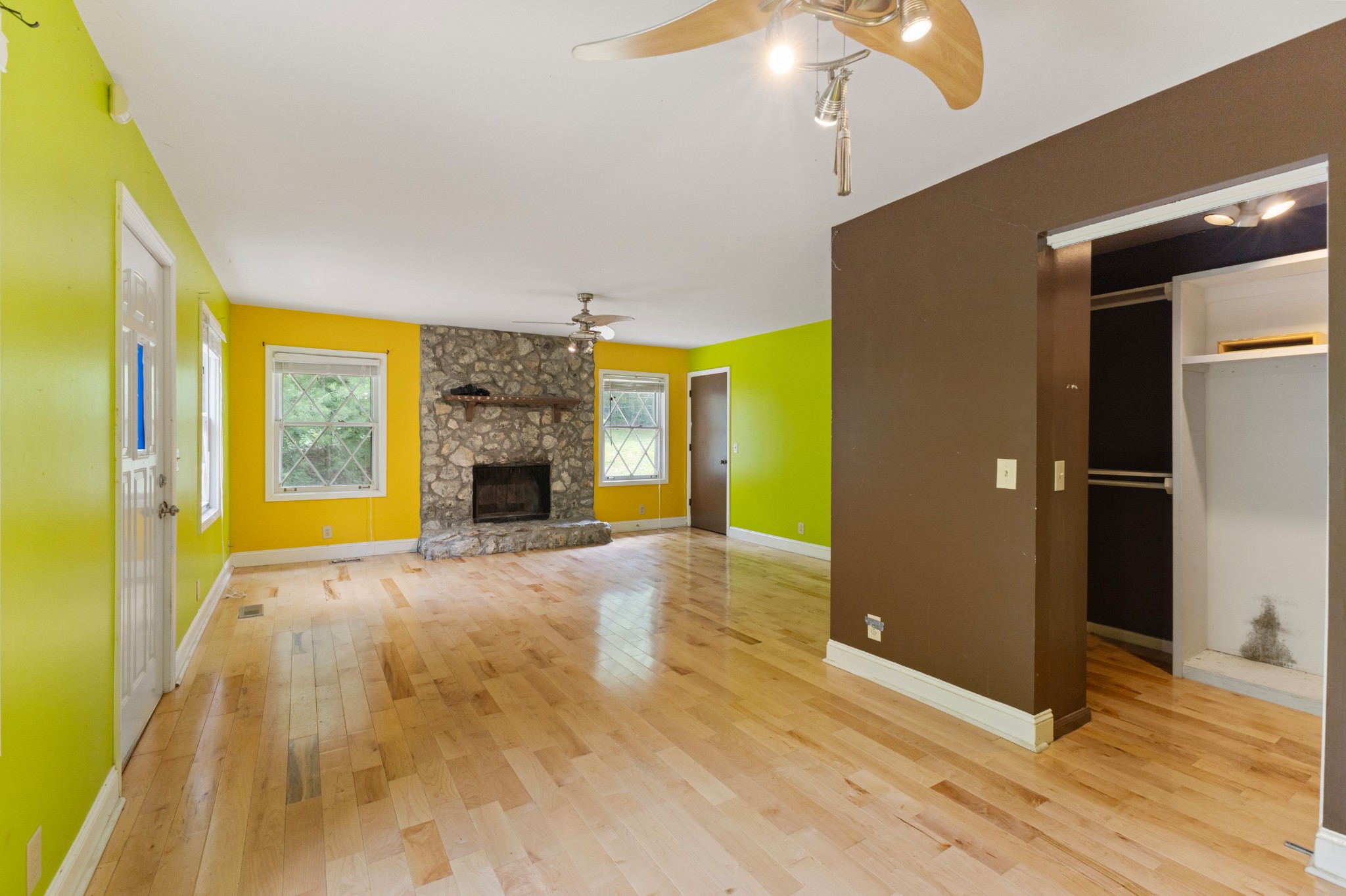 1040 Rustic Hills Dr Property Photo 18