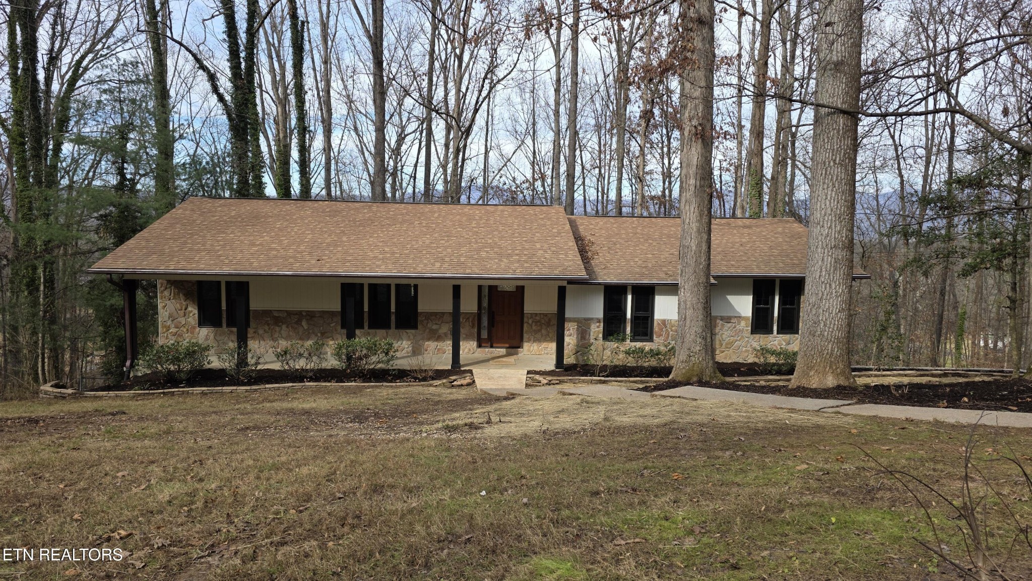 1135 W Outer Drive Property Photo 3
