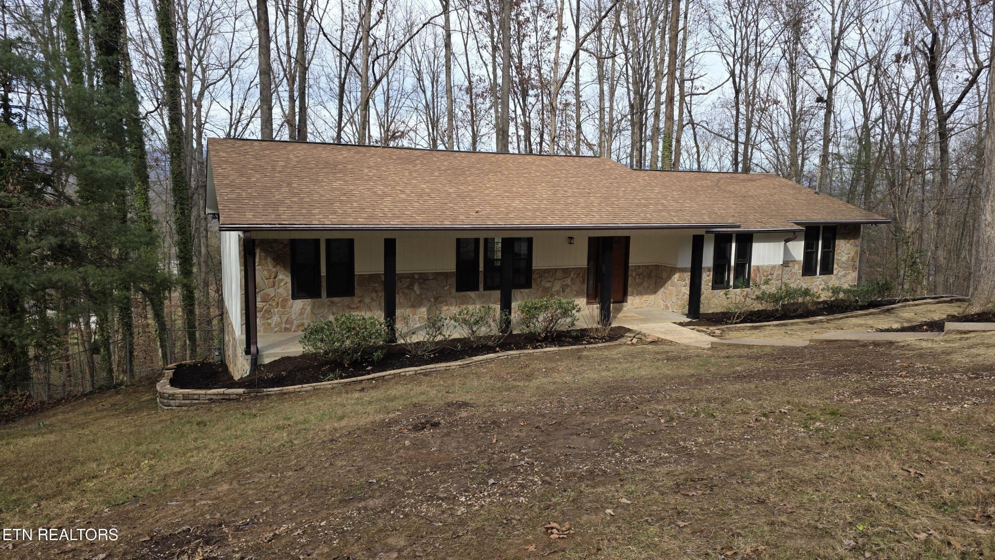 1135 W Outer Drive Property Photo 4