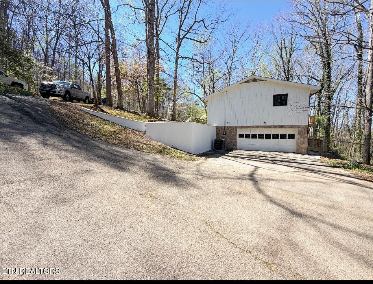 1135 W Outer Drive Property Photo 7
