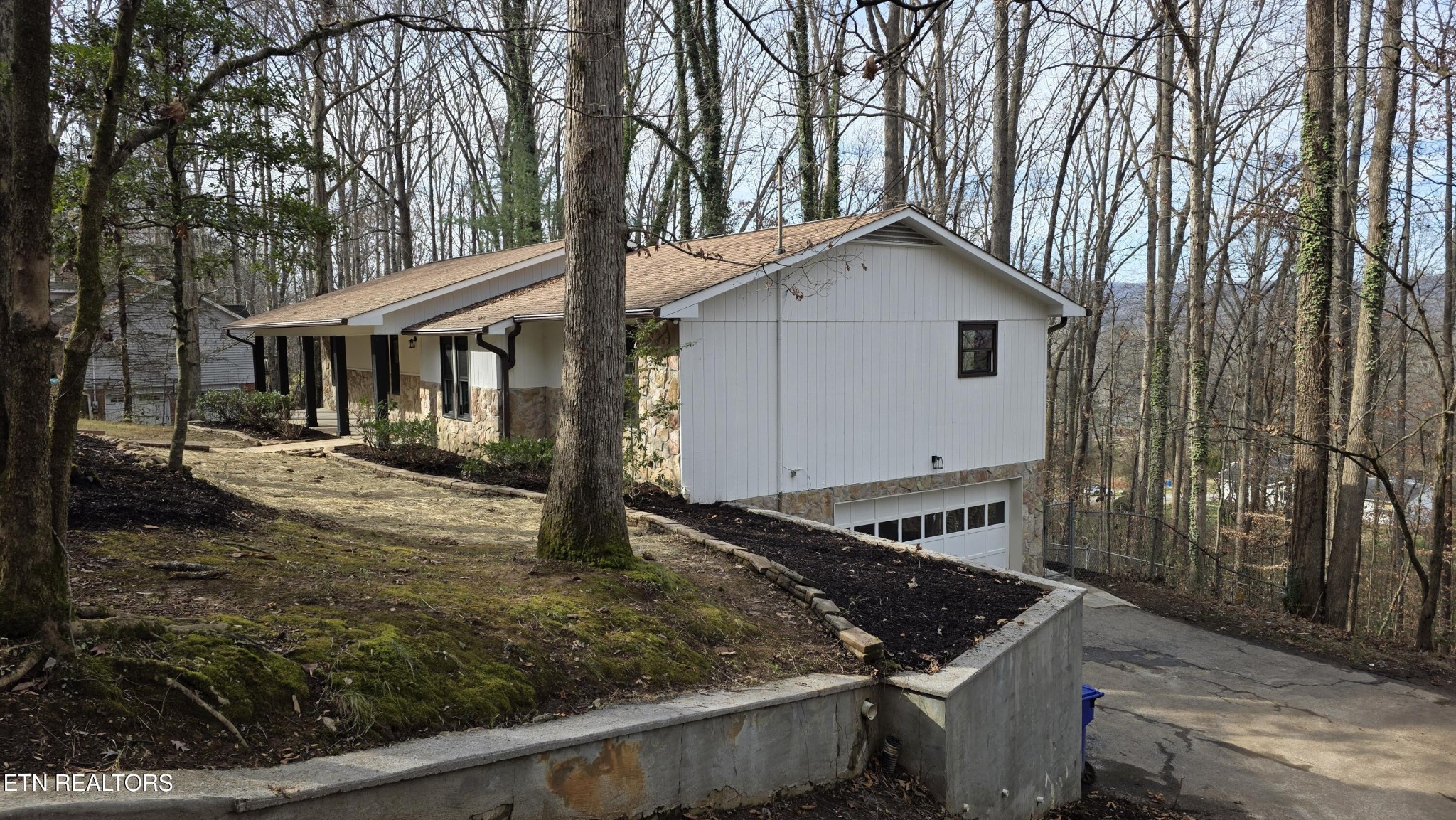 1135 W Outer Drive Property Photo 8