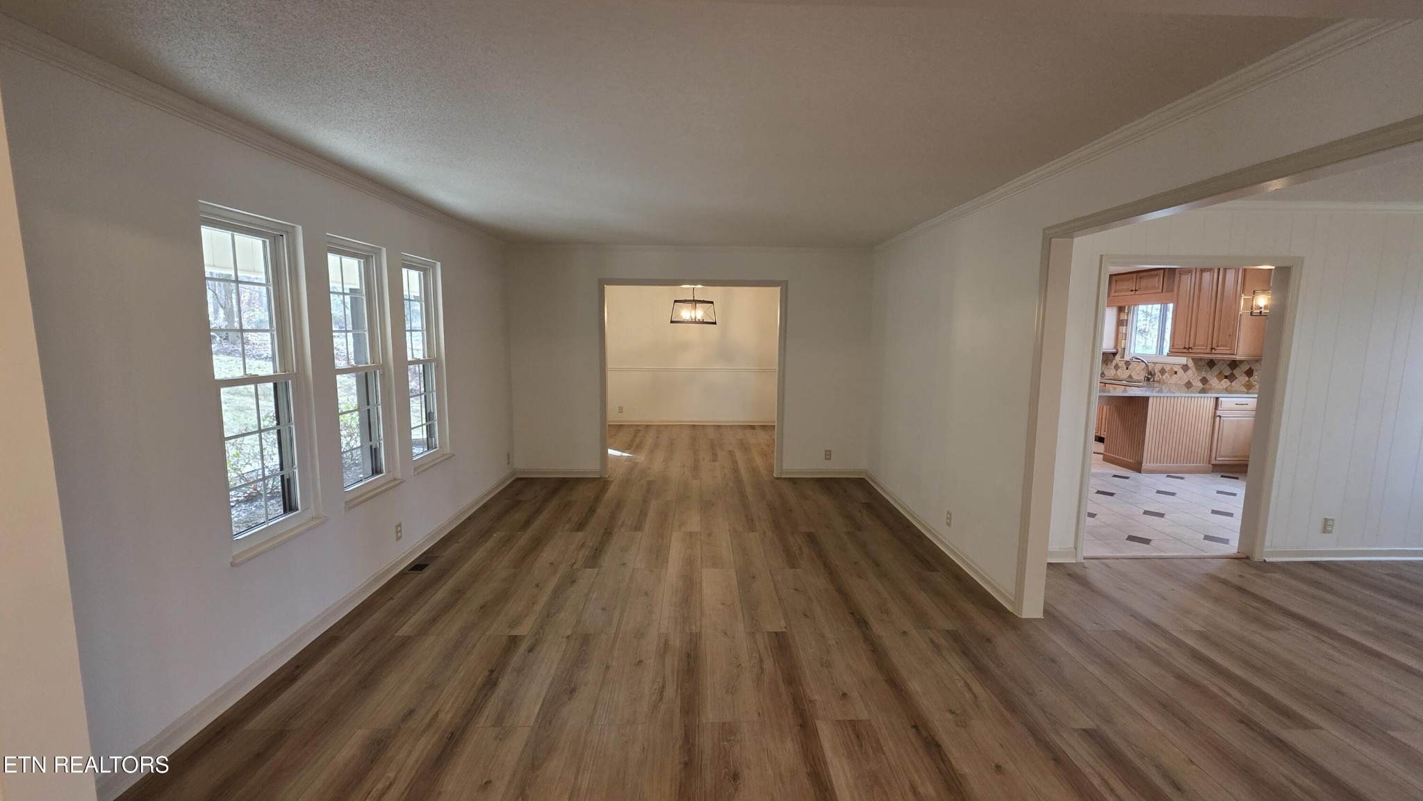 1135 W Outer Drive Property Photo 11
