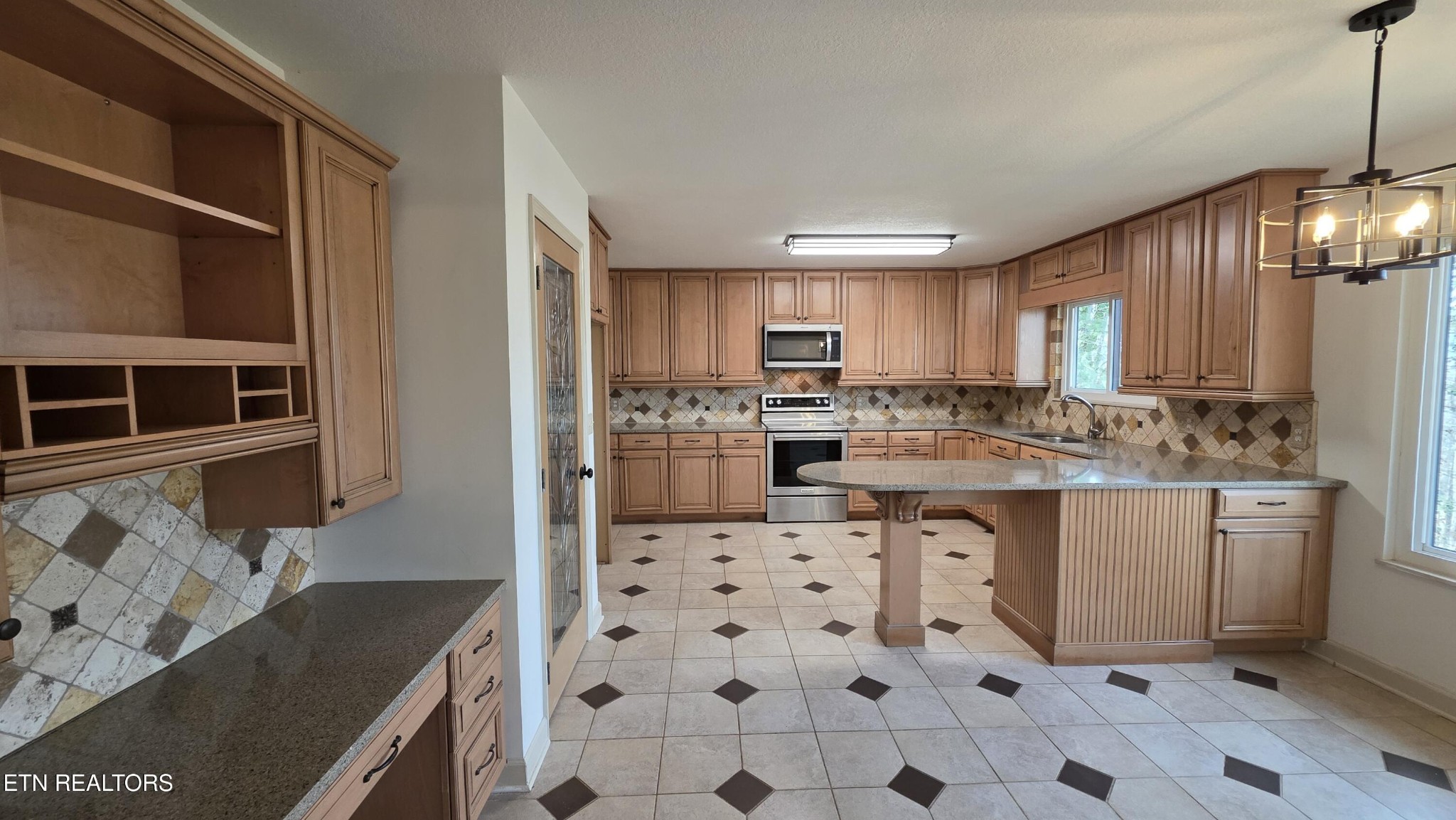 1135 W Outer Drive Property Photo 17