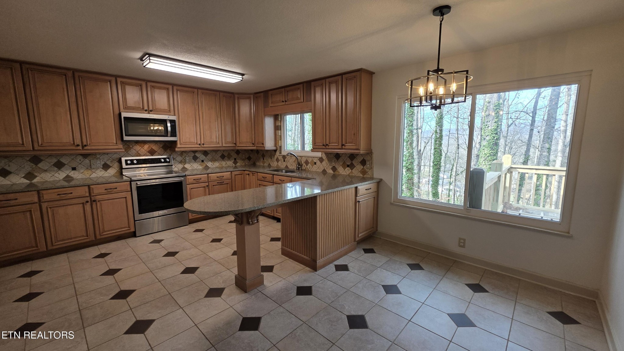 1135 W Outer Drive Property Photo 18