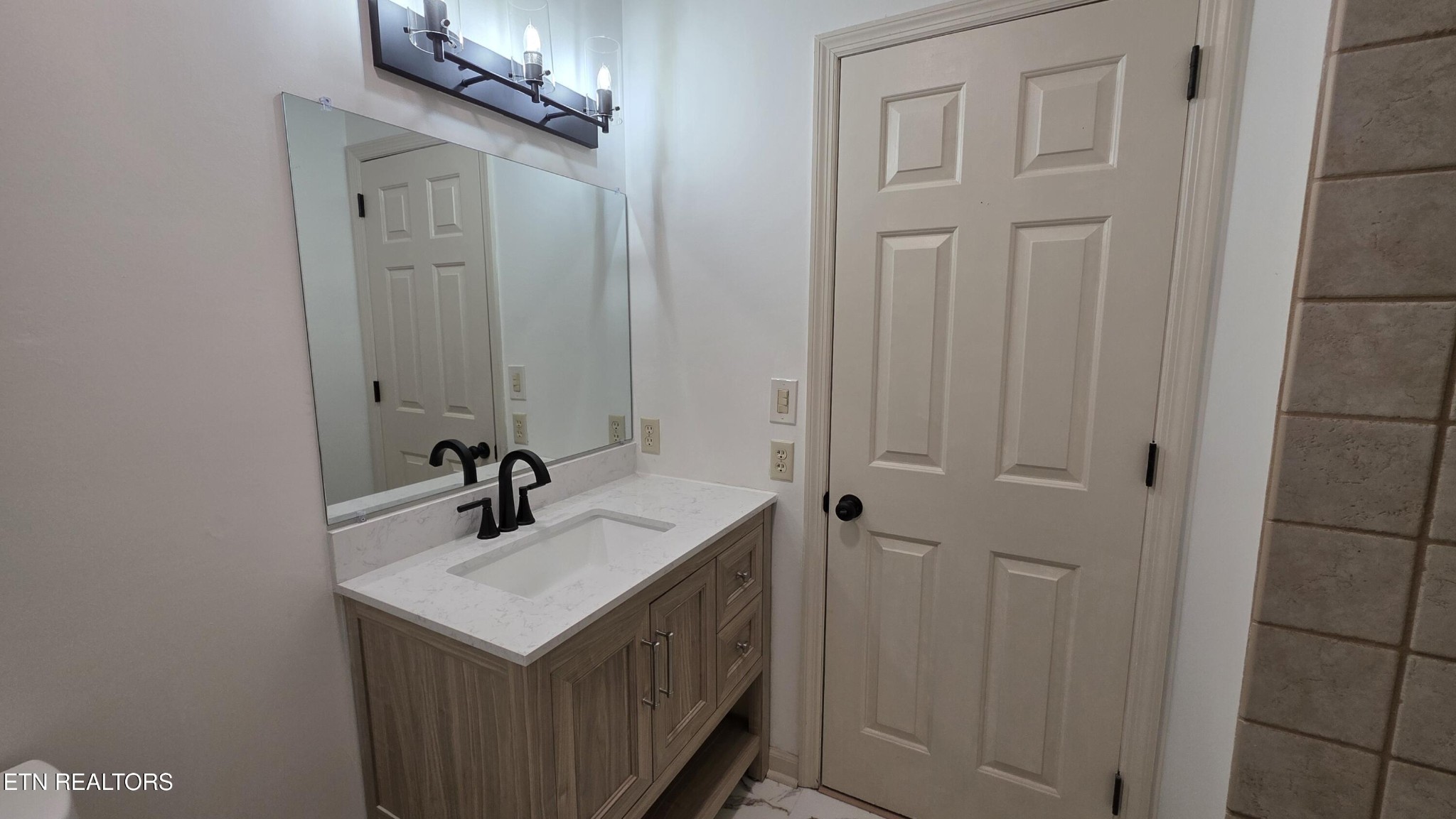 1135 W Outer Drive Property Photo 32