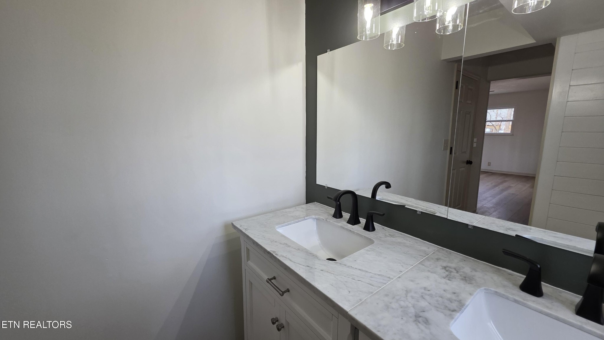 1135 W Outer Drive Property Photo 39