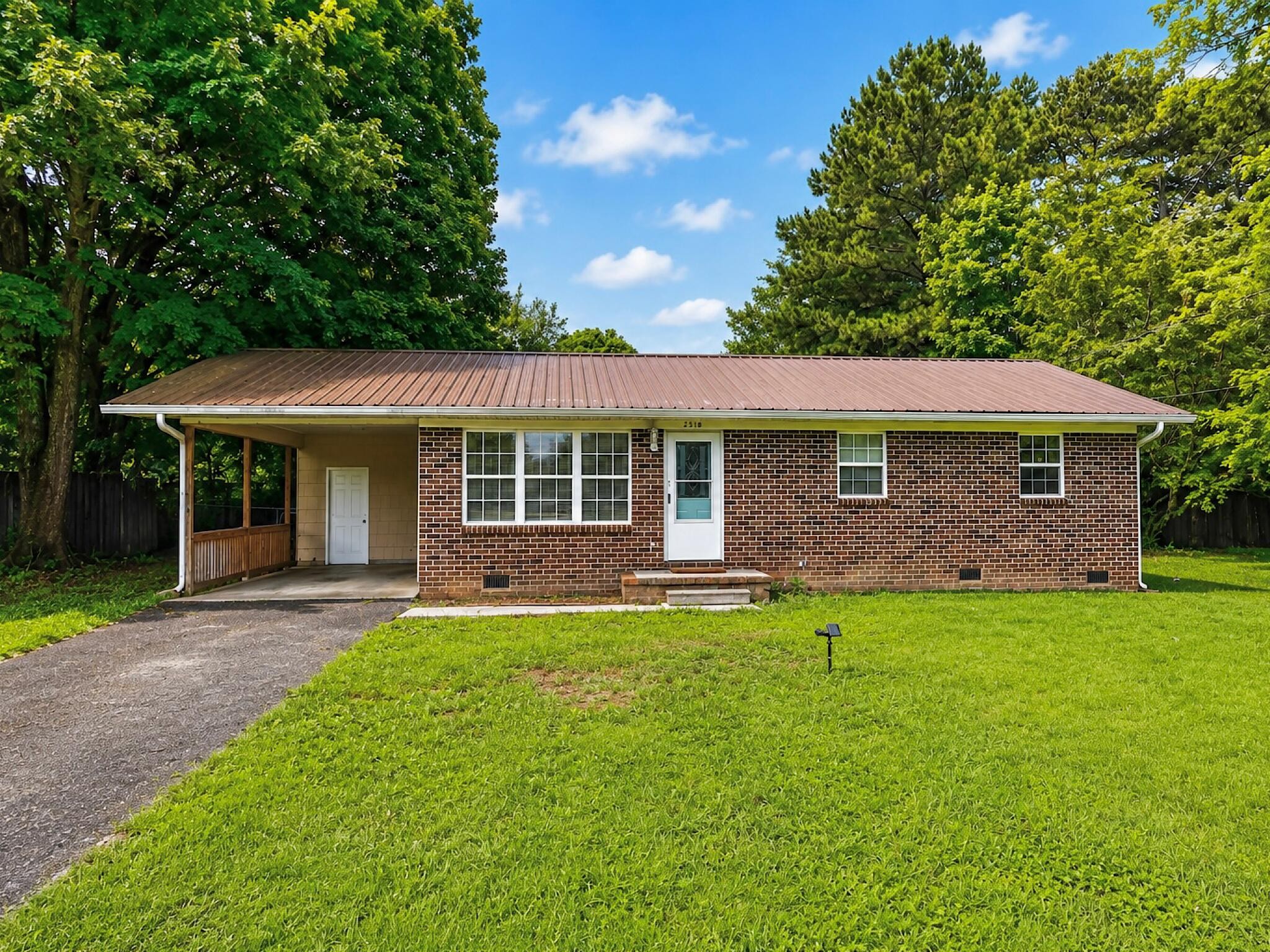 2318 Robin Hood Drive, Se Property Photo 1
