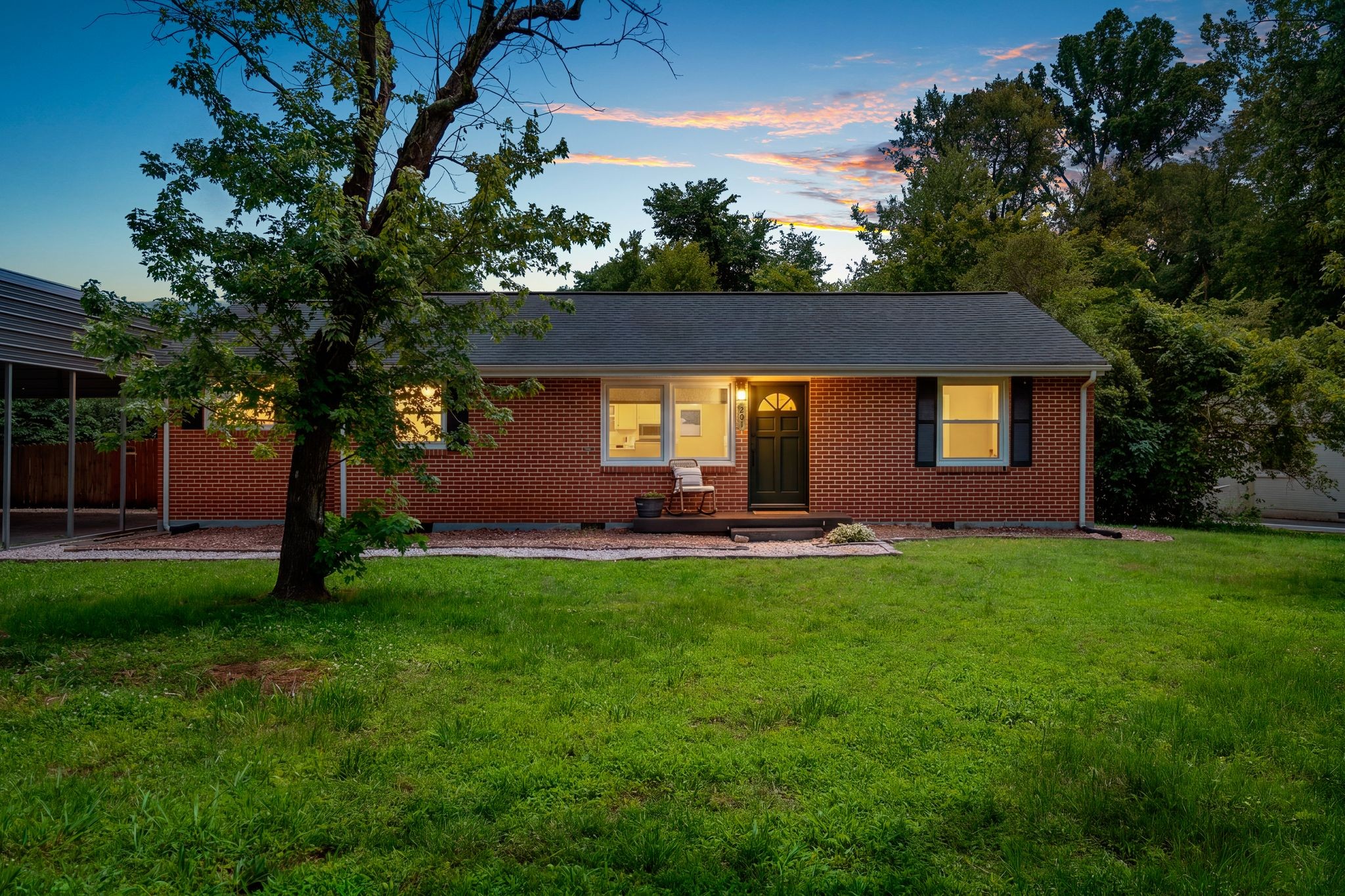 201 Pleasant Dr Property Photo 1