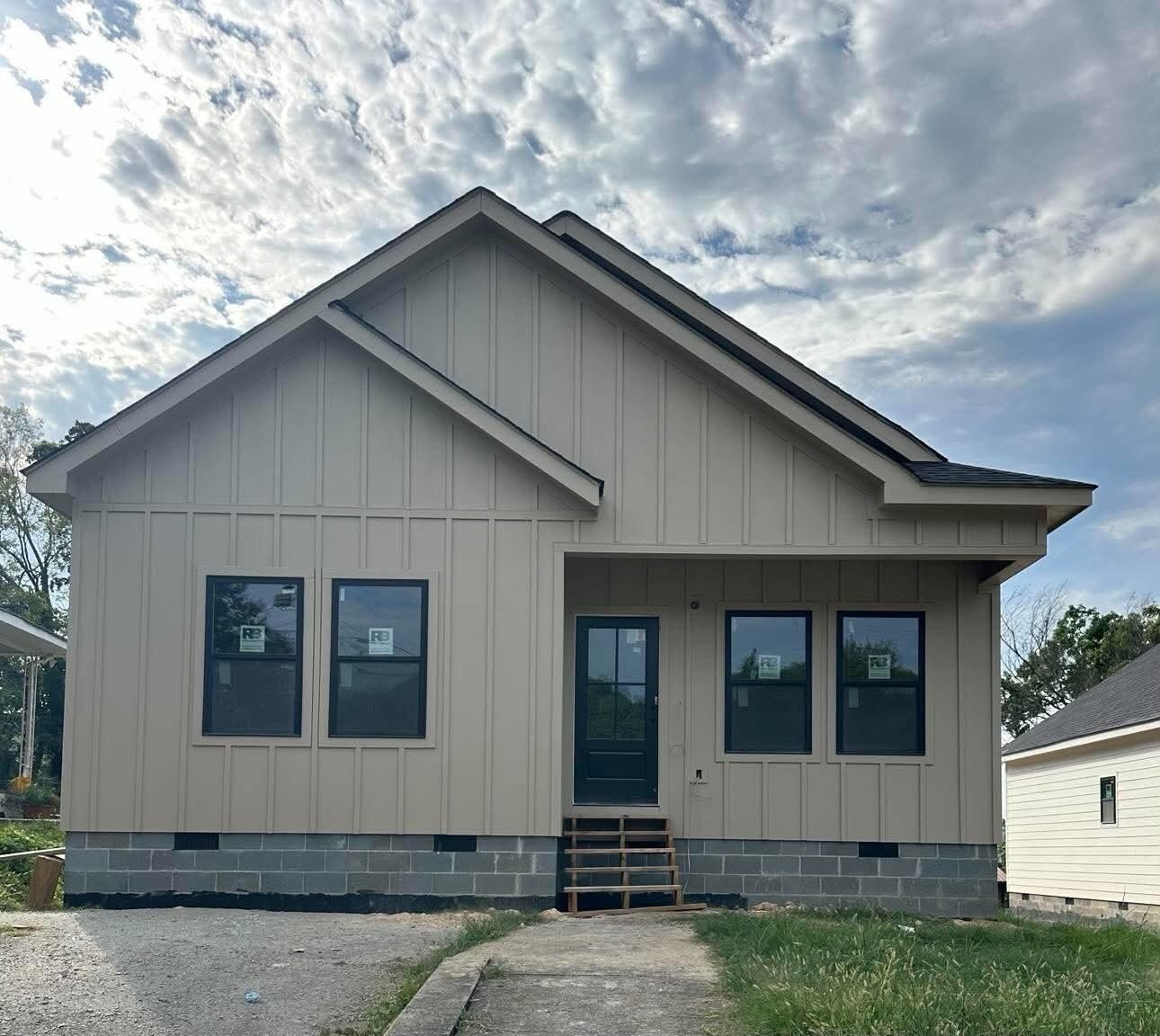 907 N Chamberlain Avenue