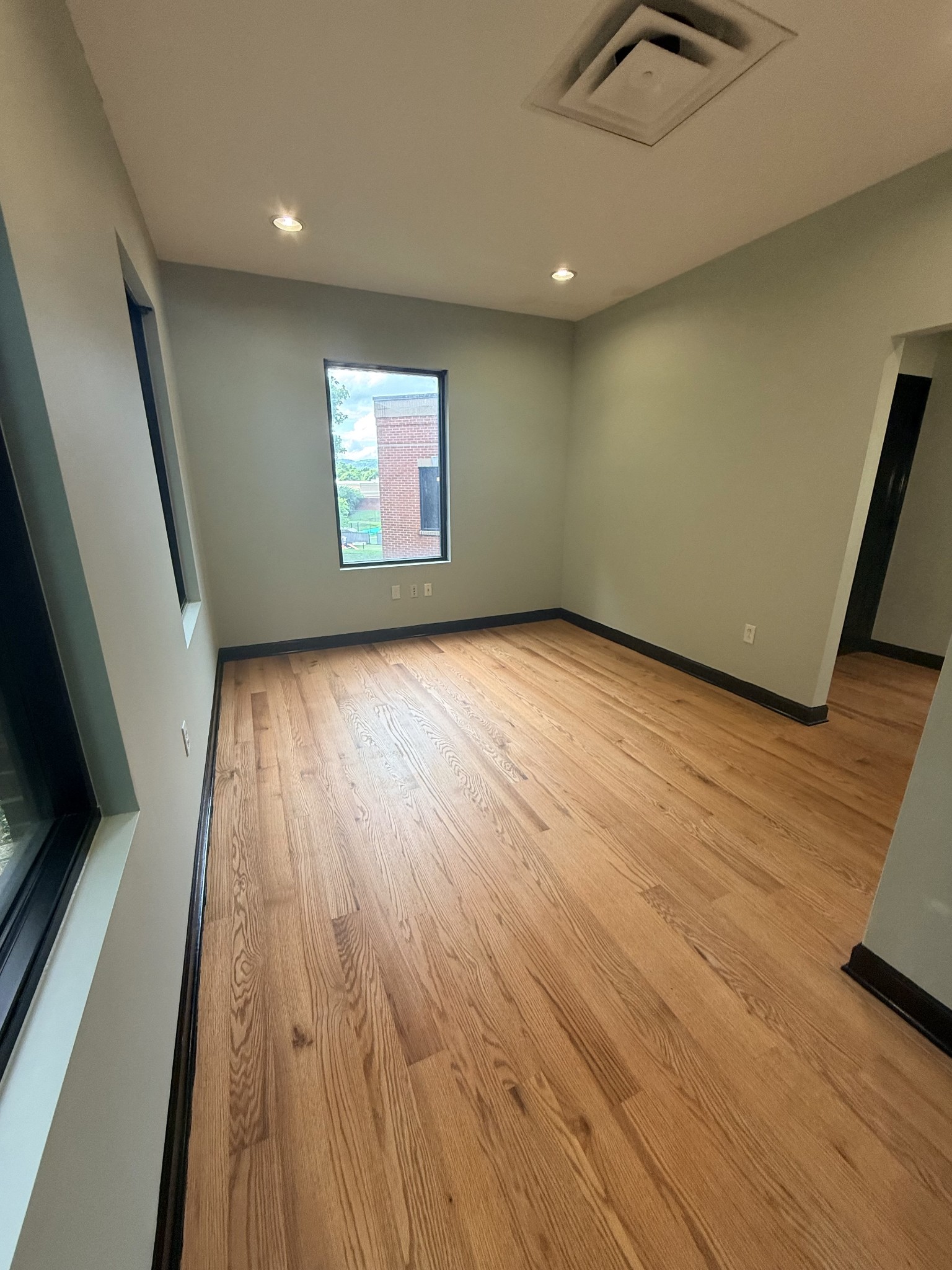 106 Mission Court Property Photo 4