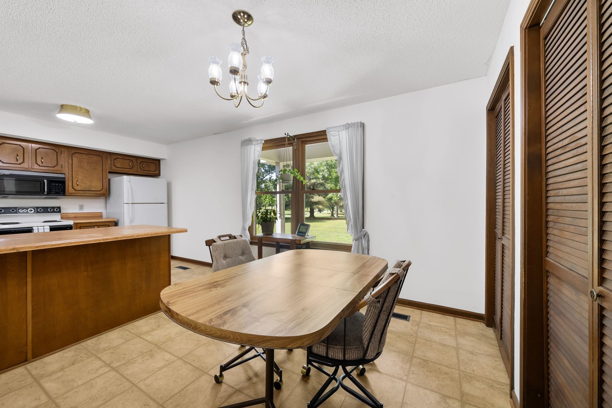 3155 W Division St Property Photo 13
