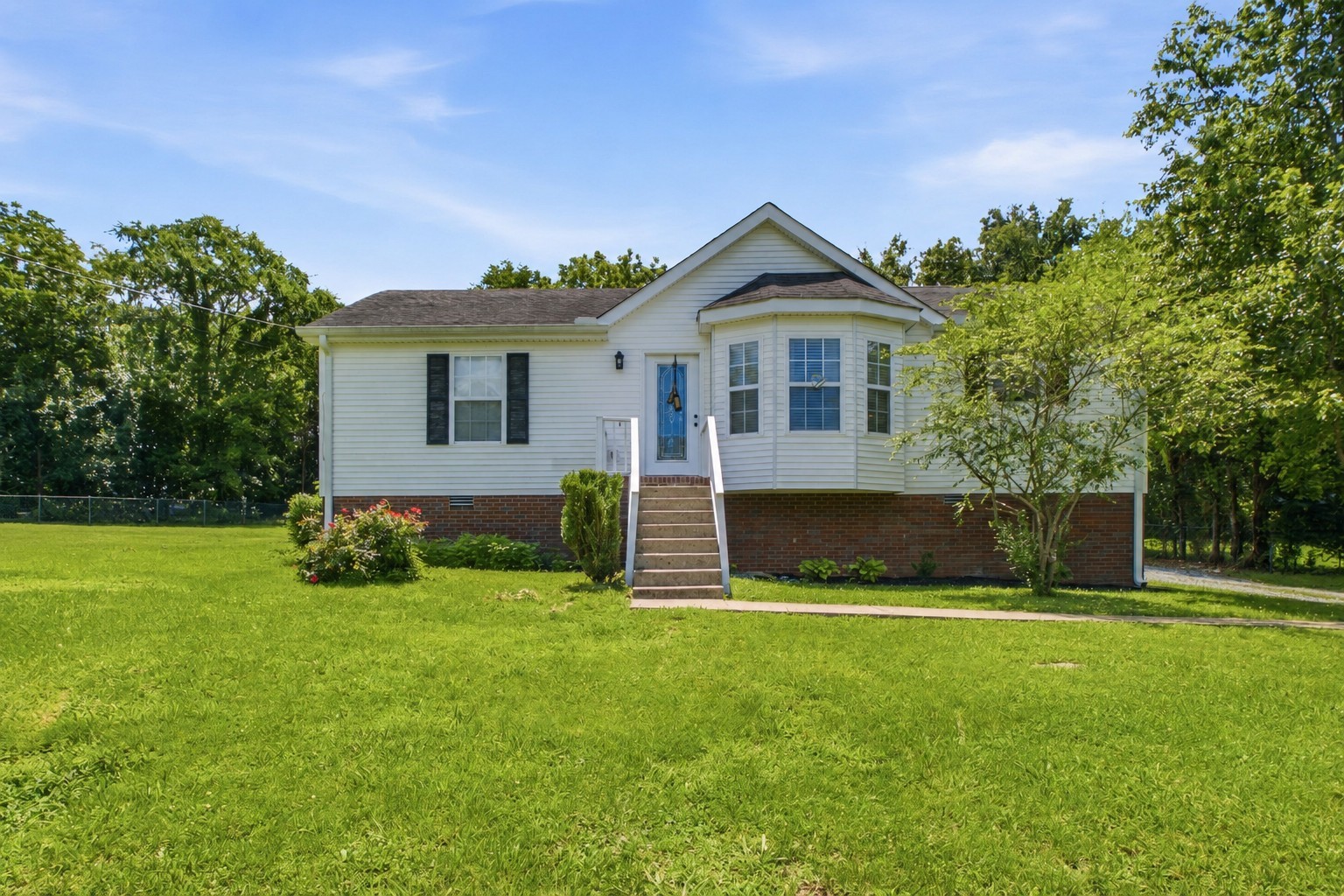 1024 Lynndale Dr Property Photo 1