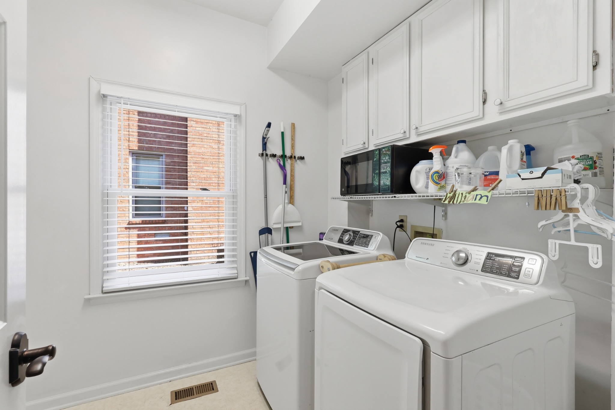 239 Scotsman Ln Property Photo 16