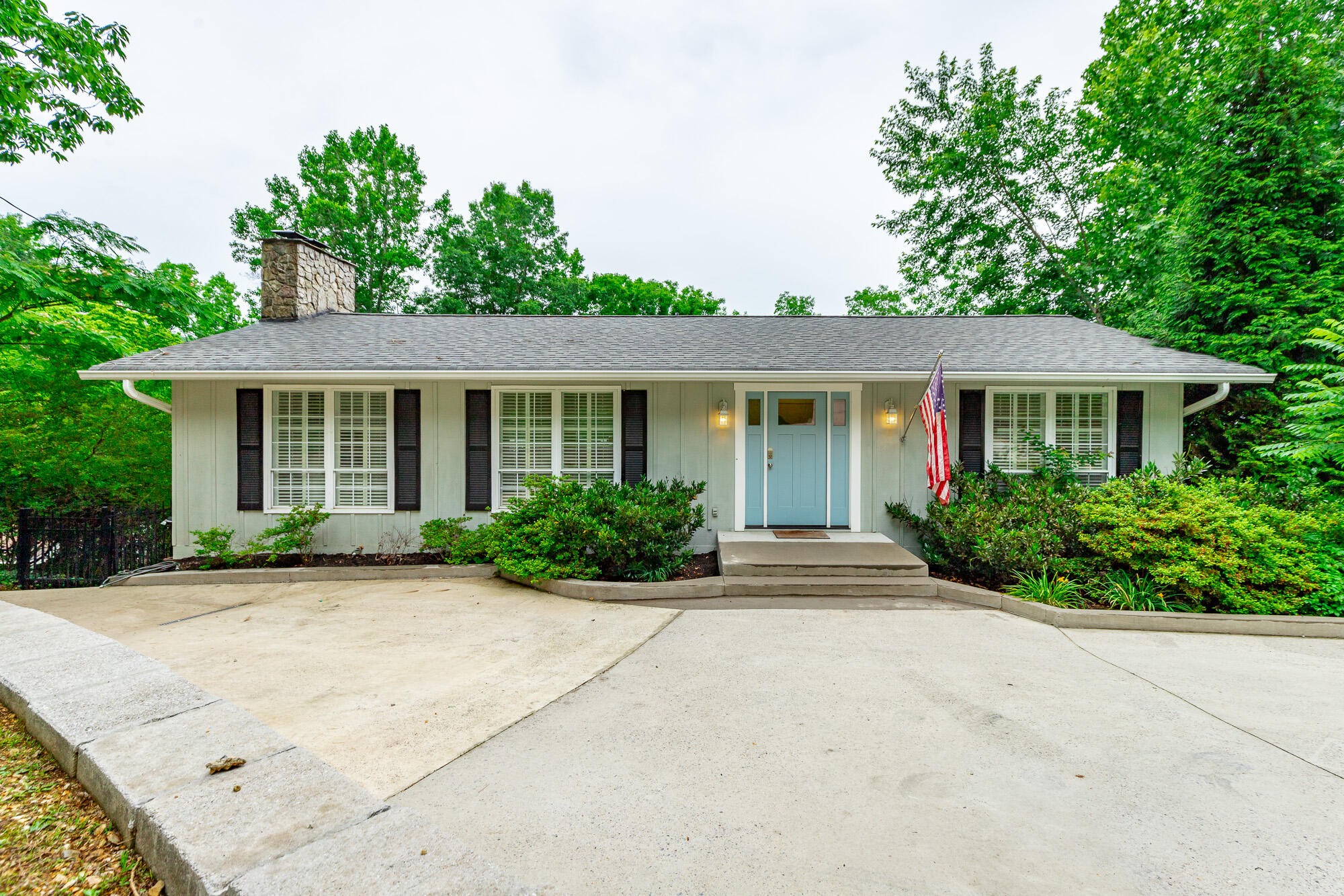 1043 Clift Cave Drive Property Photo 1