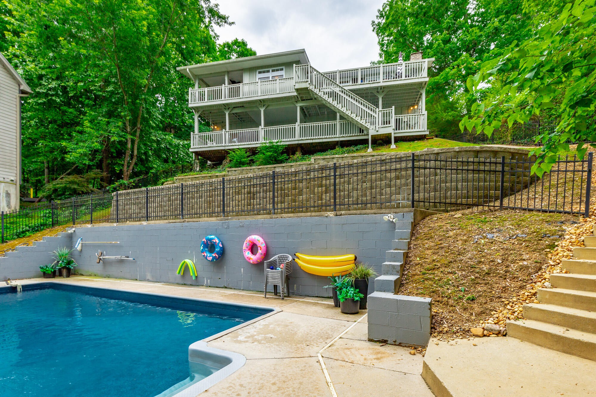 1043 Clift Cave Drive Property Photo 3