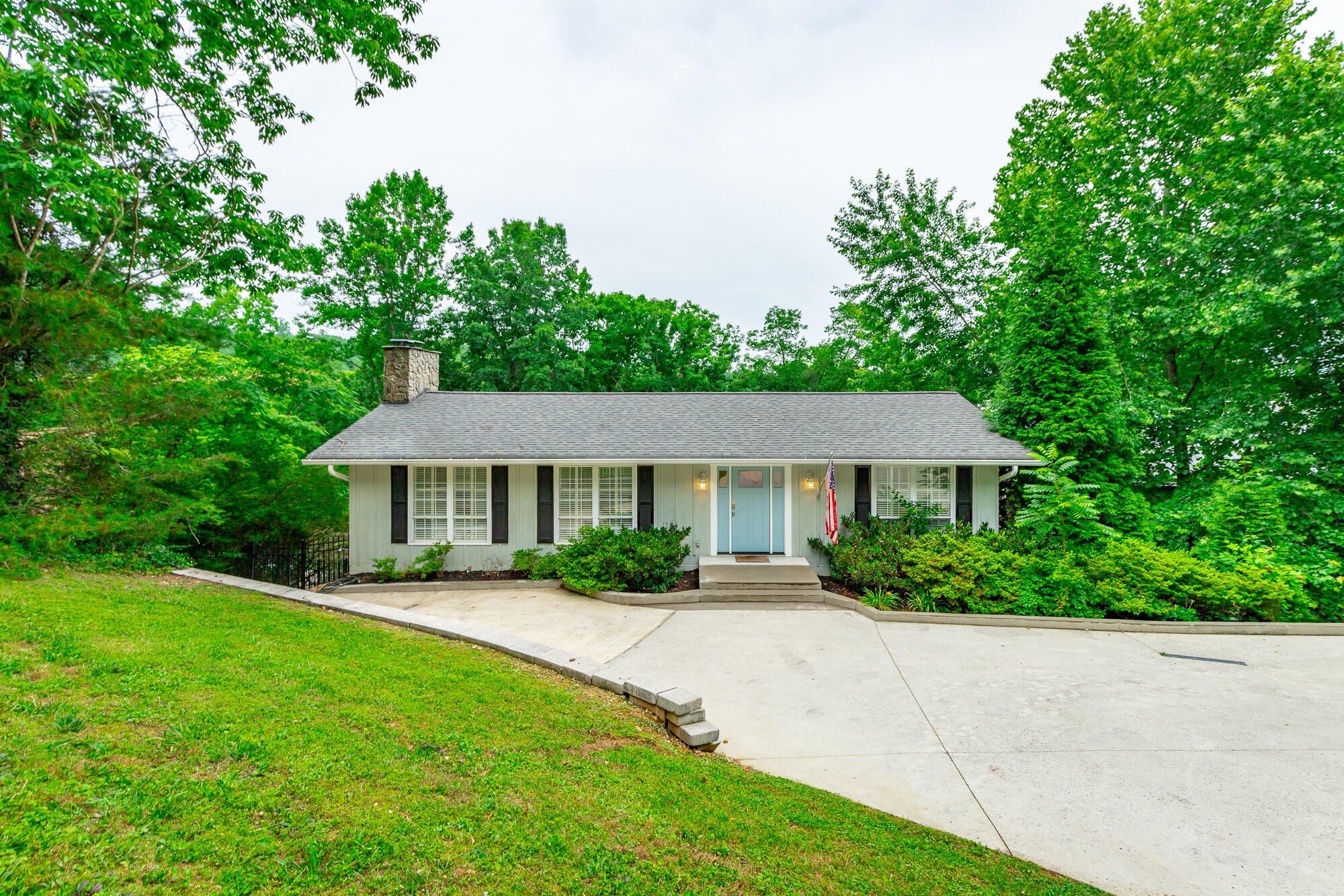 1043 Clift Cave Drive Property Photo 8