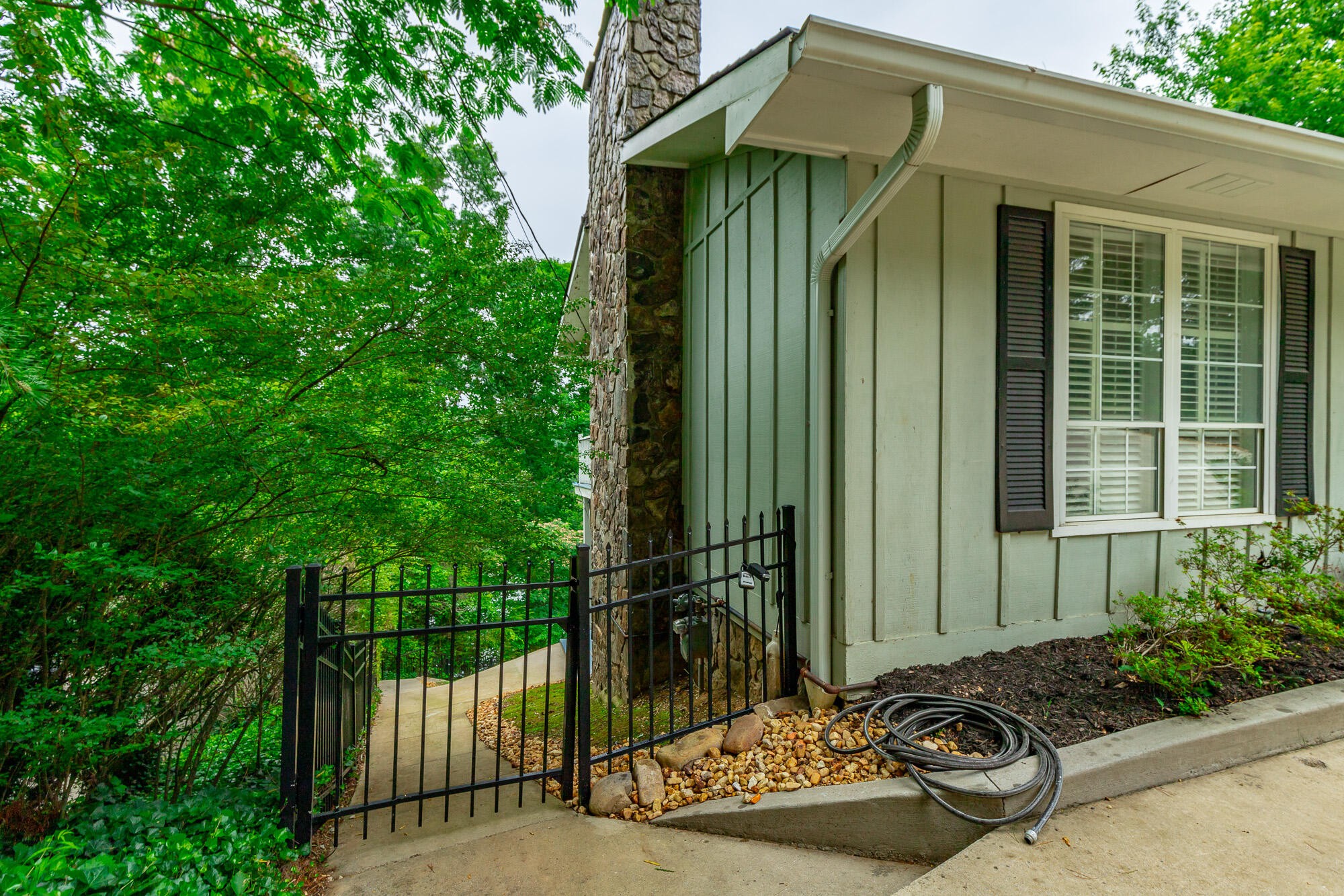 1043 Clift Cave Drive Property Photo 9