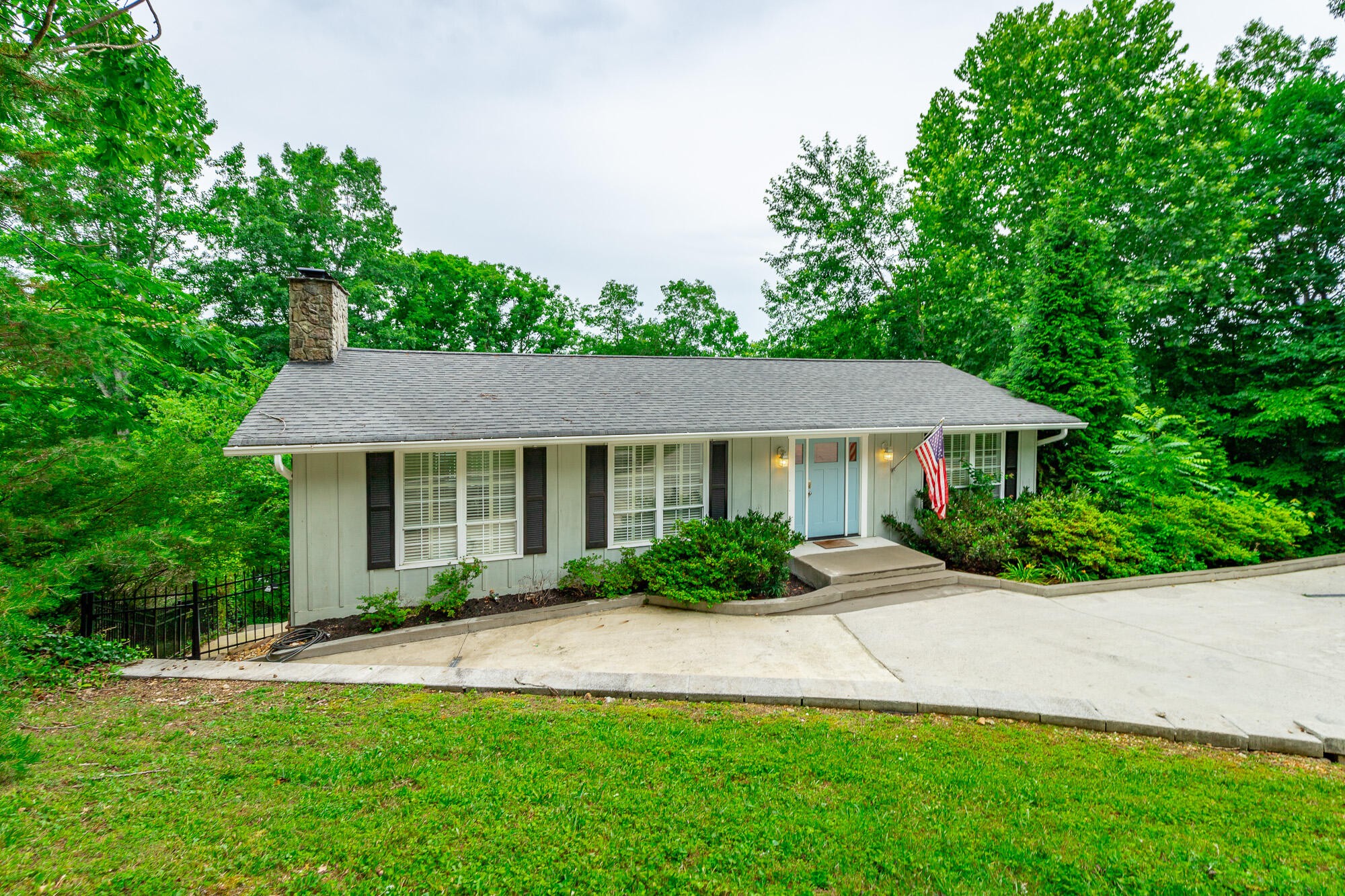 1043 Clift Cave Drive Property Photo 10