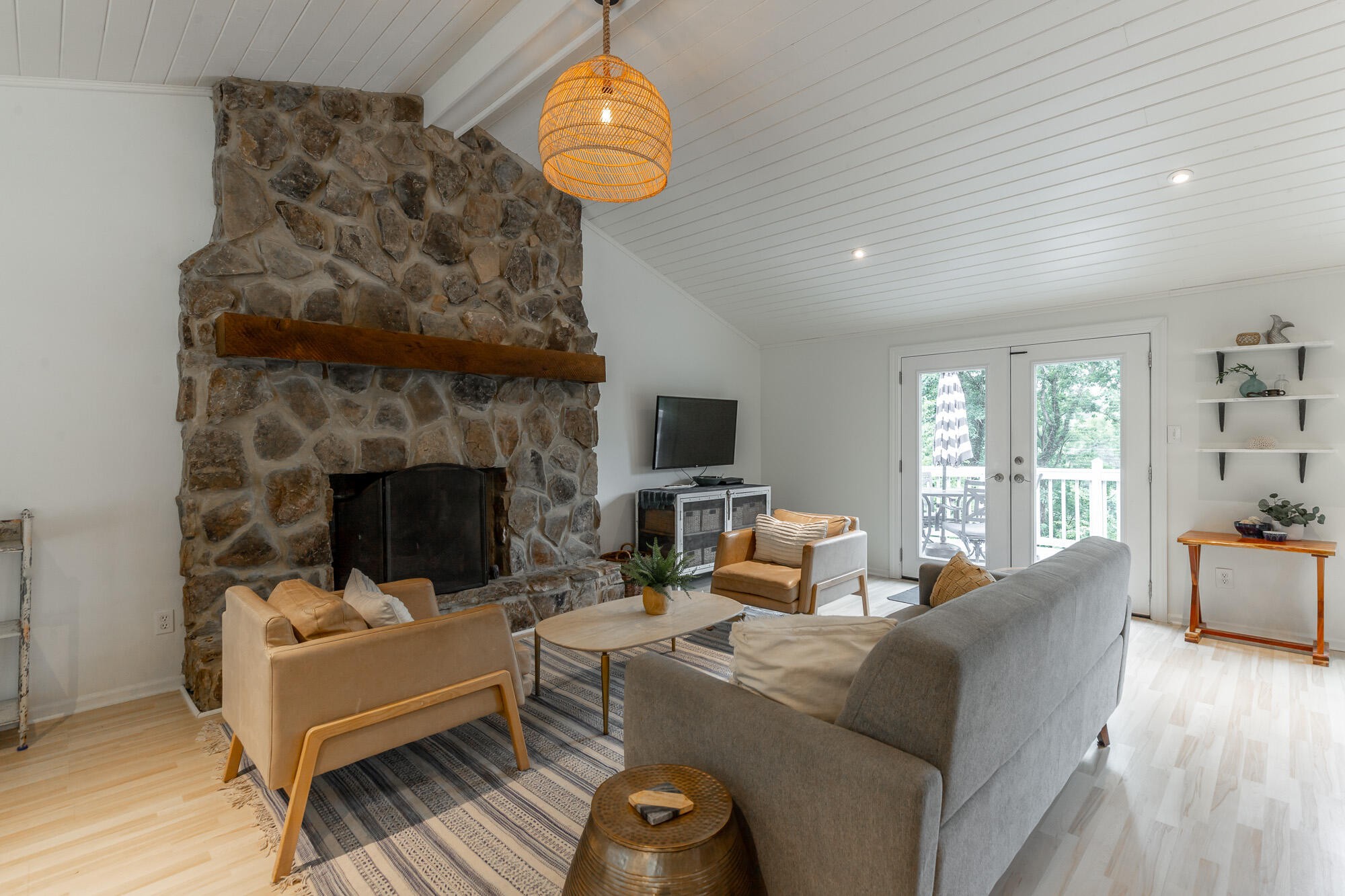 1043 Clift Cave Drive Property Photo 18