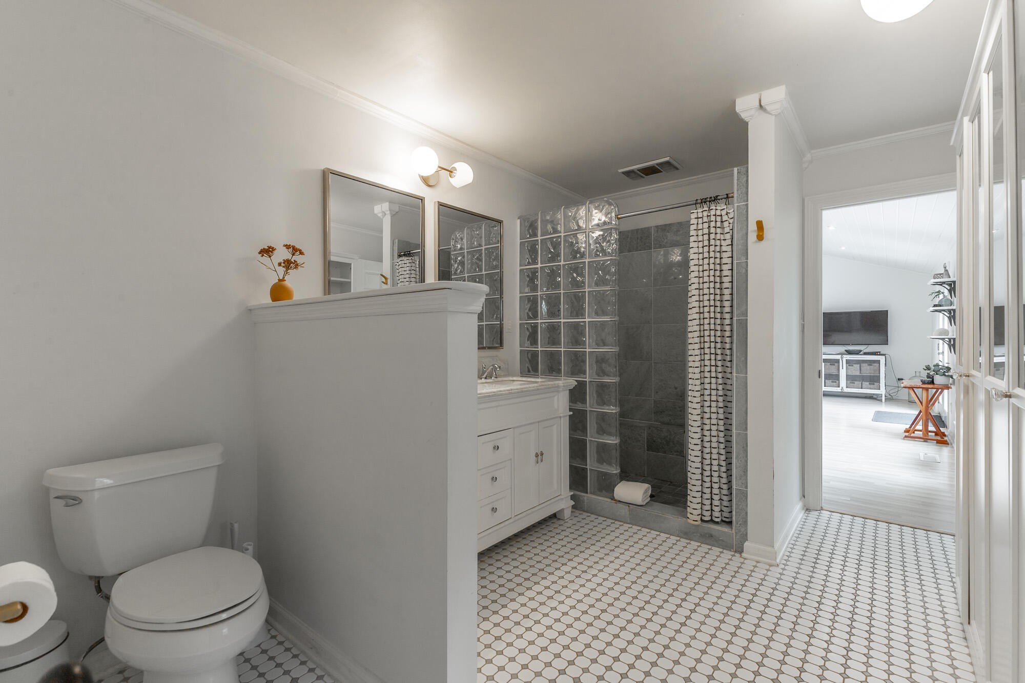 1043 Clift Cave Drive Property Photo 41