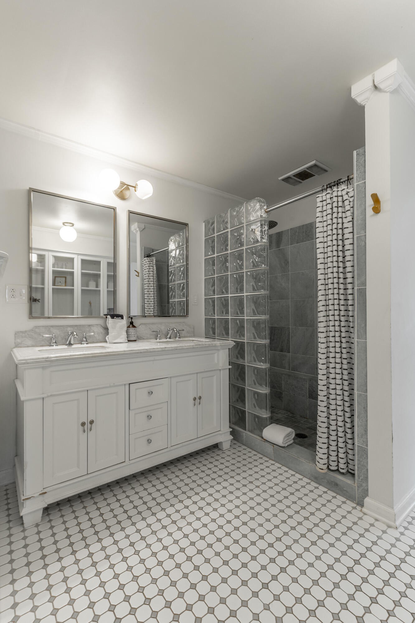 1043 Clift Cave Drive Property Photo 43
