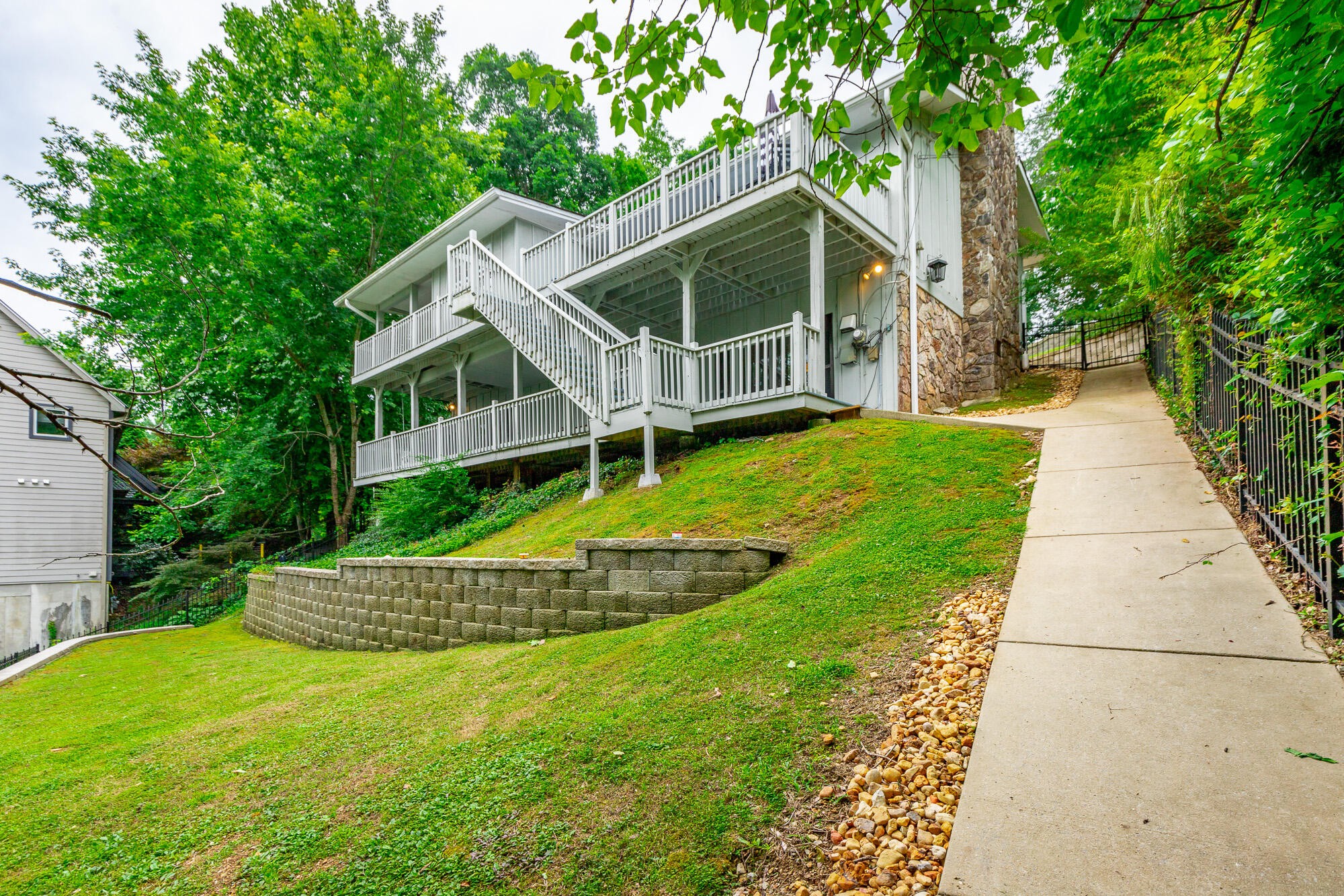 1043 Clift Cave Drive Property Photo 98