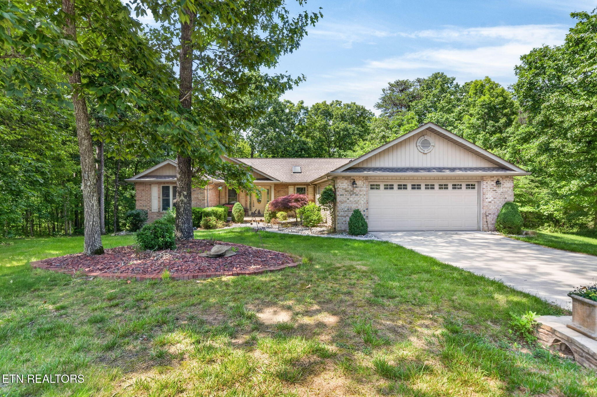 657 Lakeview Drive