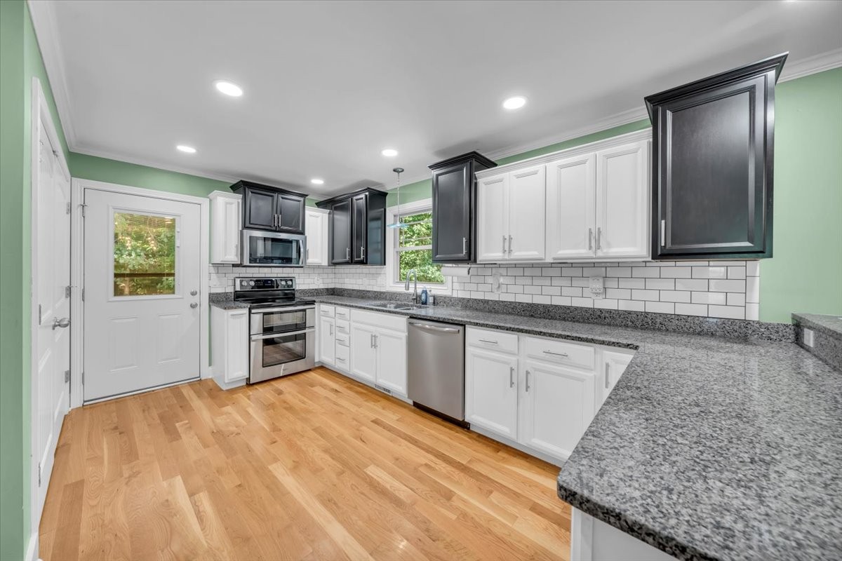 423 Rivermont Dr