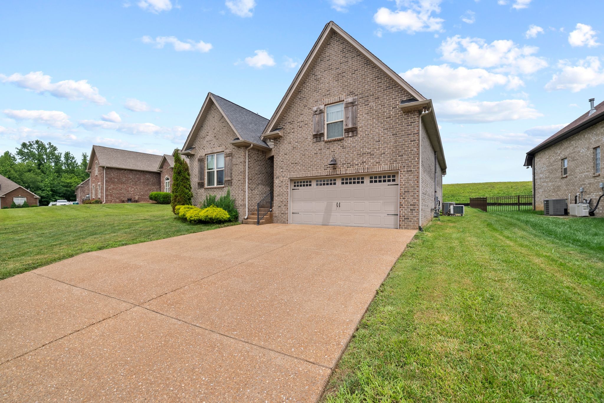 105 Grayson Ln Property Photo 1