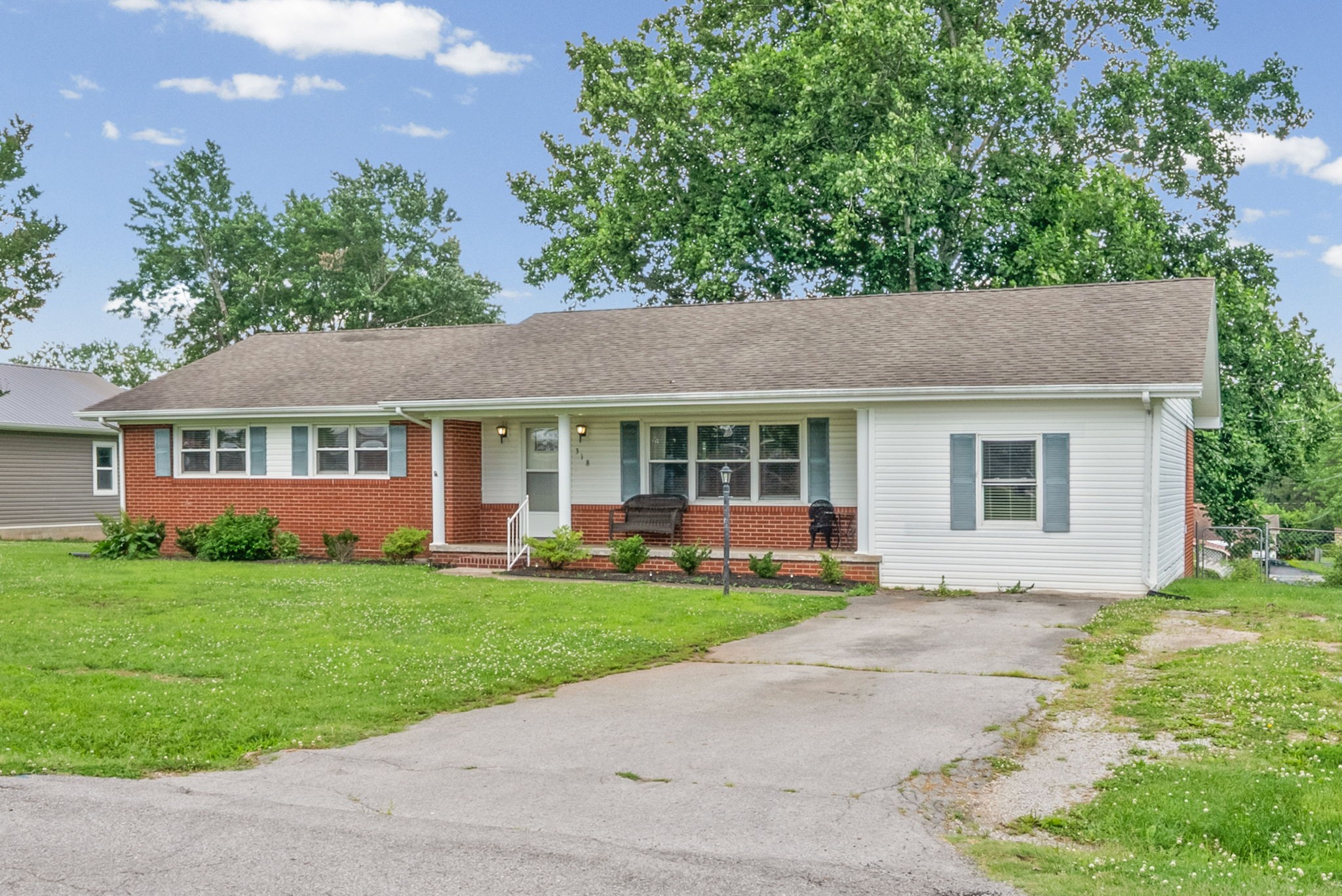 318 Blane Dr Property Photo 1