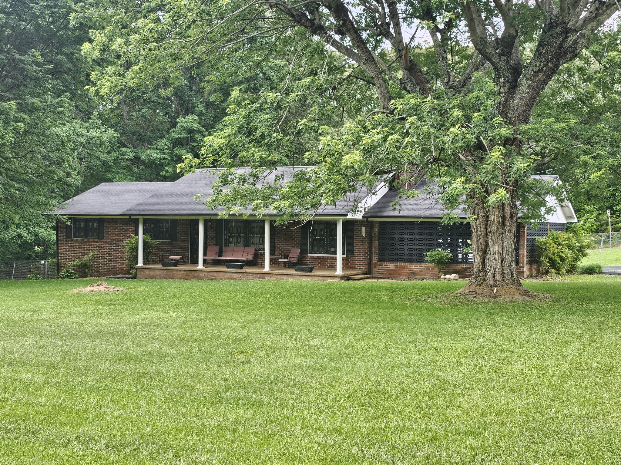 450 Main St Property Photo 3