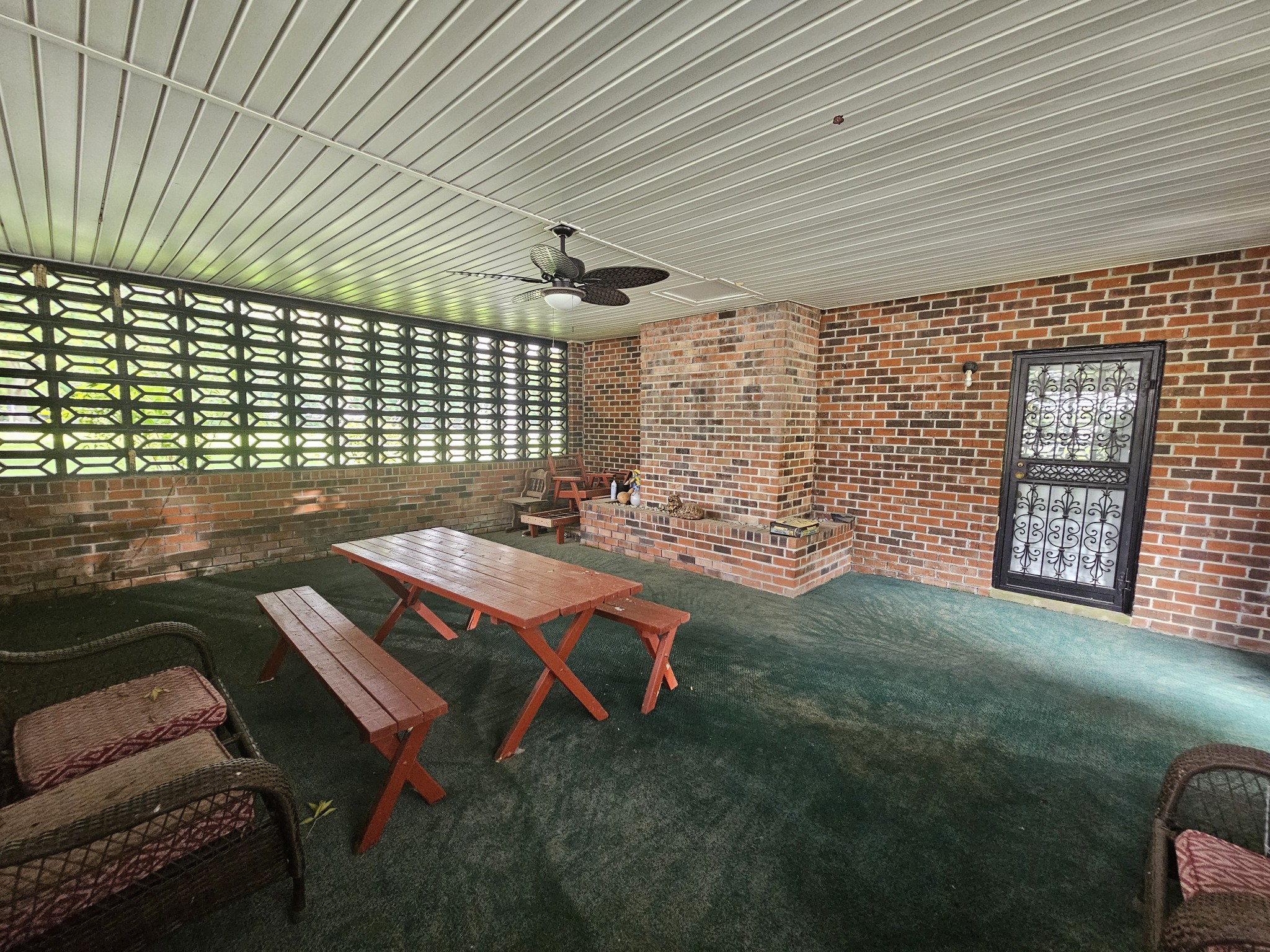450 Main St Property Photo 10
