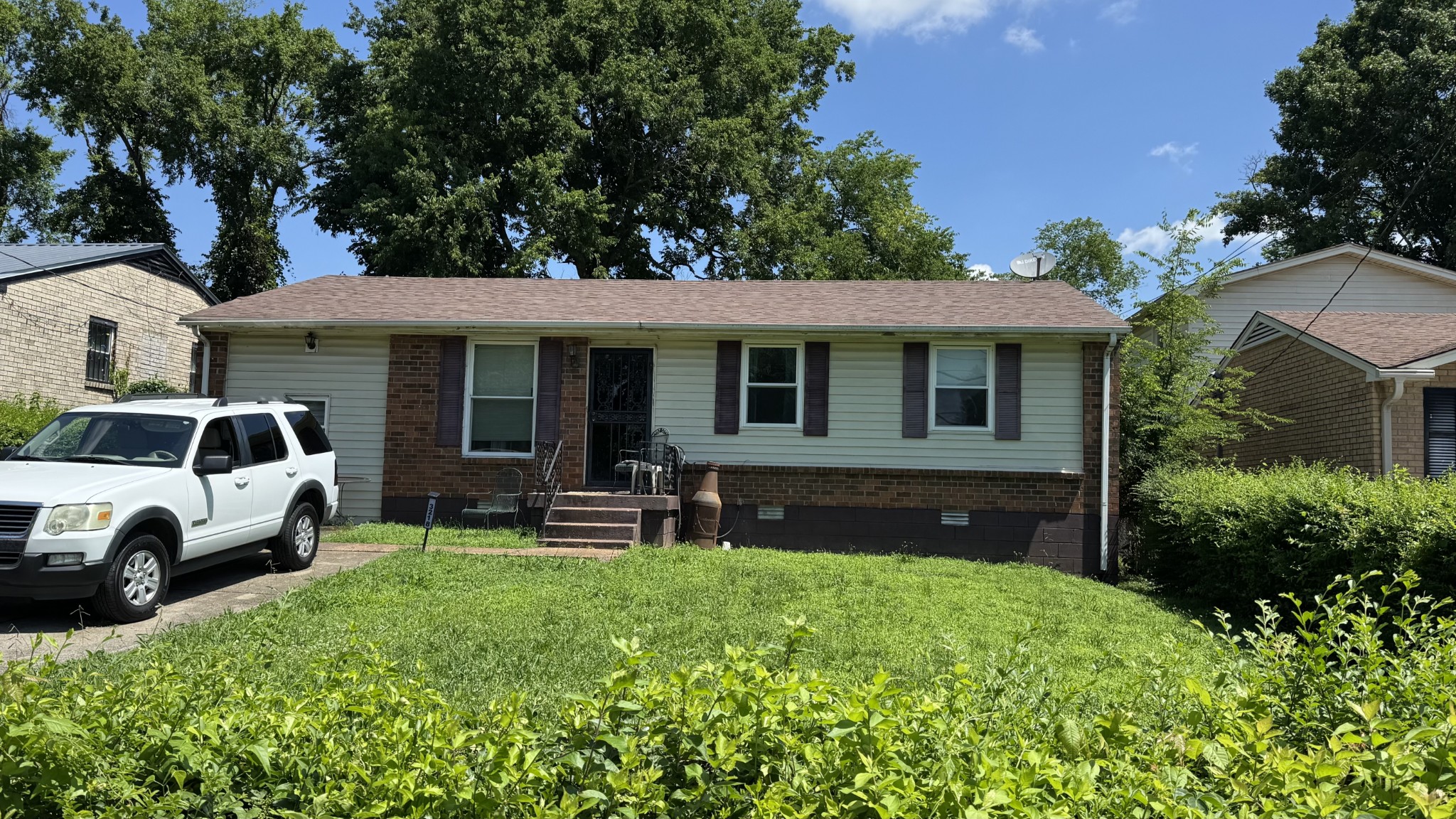3218 Hinkle Dr Property Photo 1