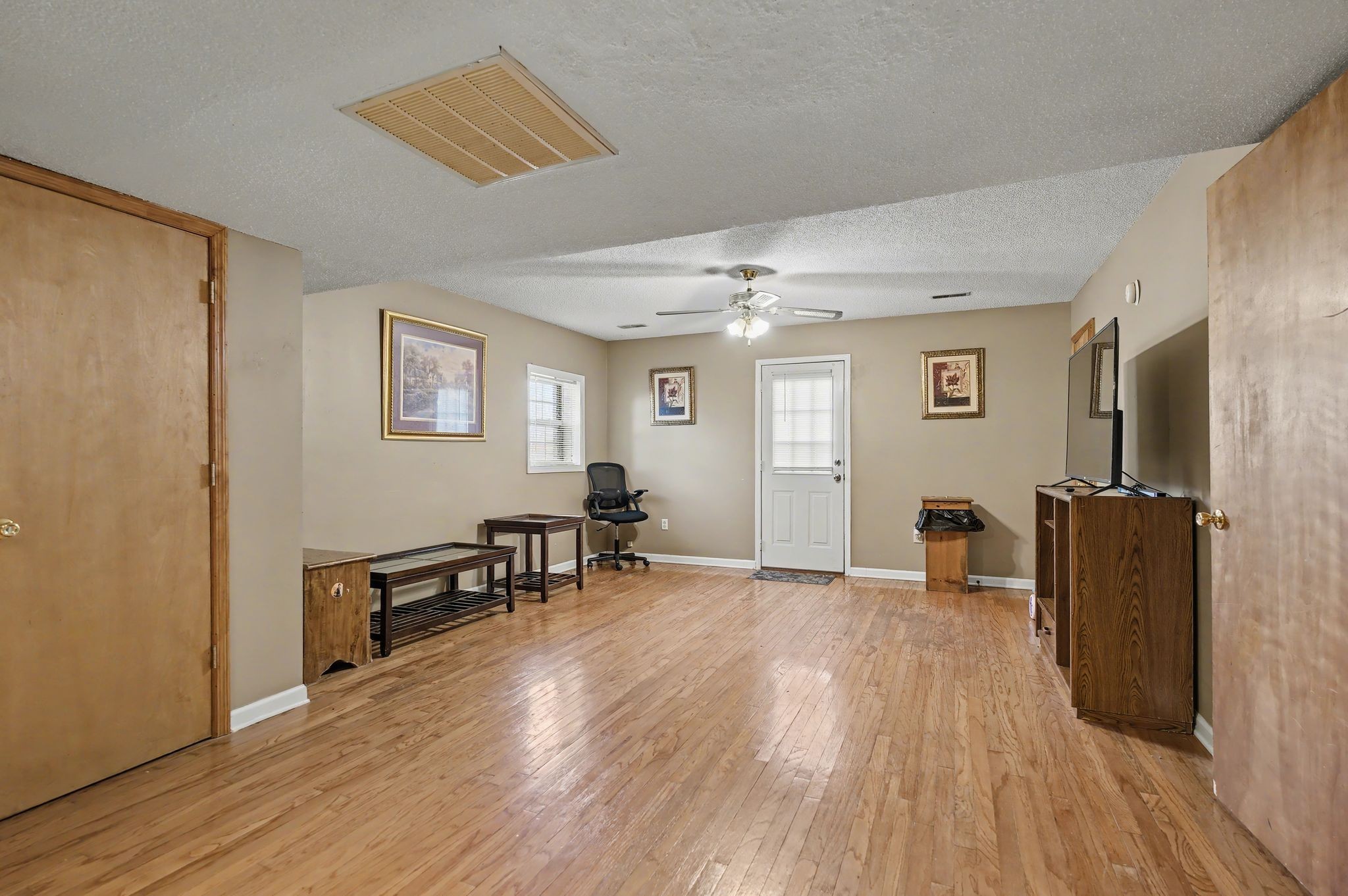 400 Cessna Cir Property Photo 13