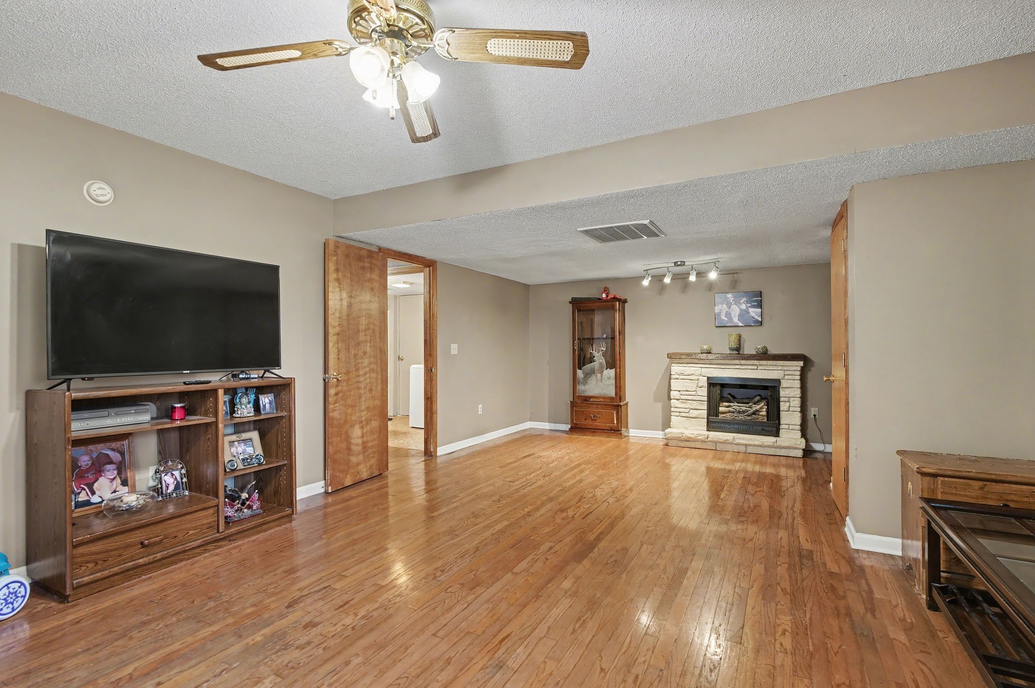 400 Cessna Cir Property Photo 14