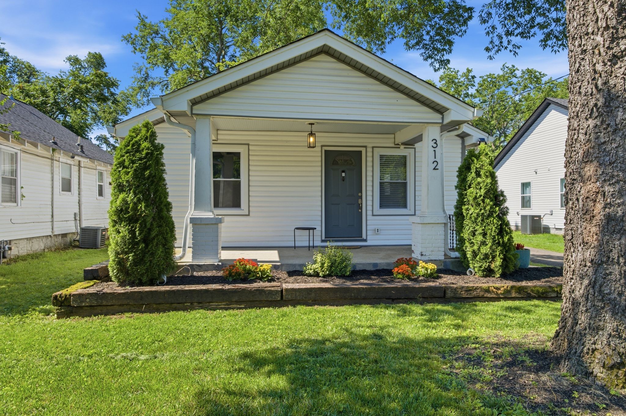 312 Elm St Property Photo 4
