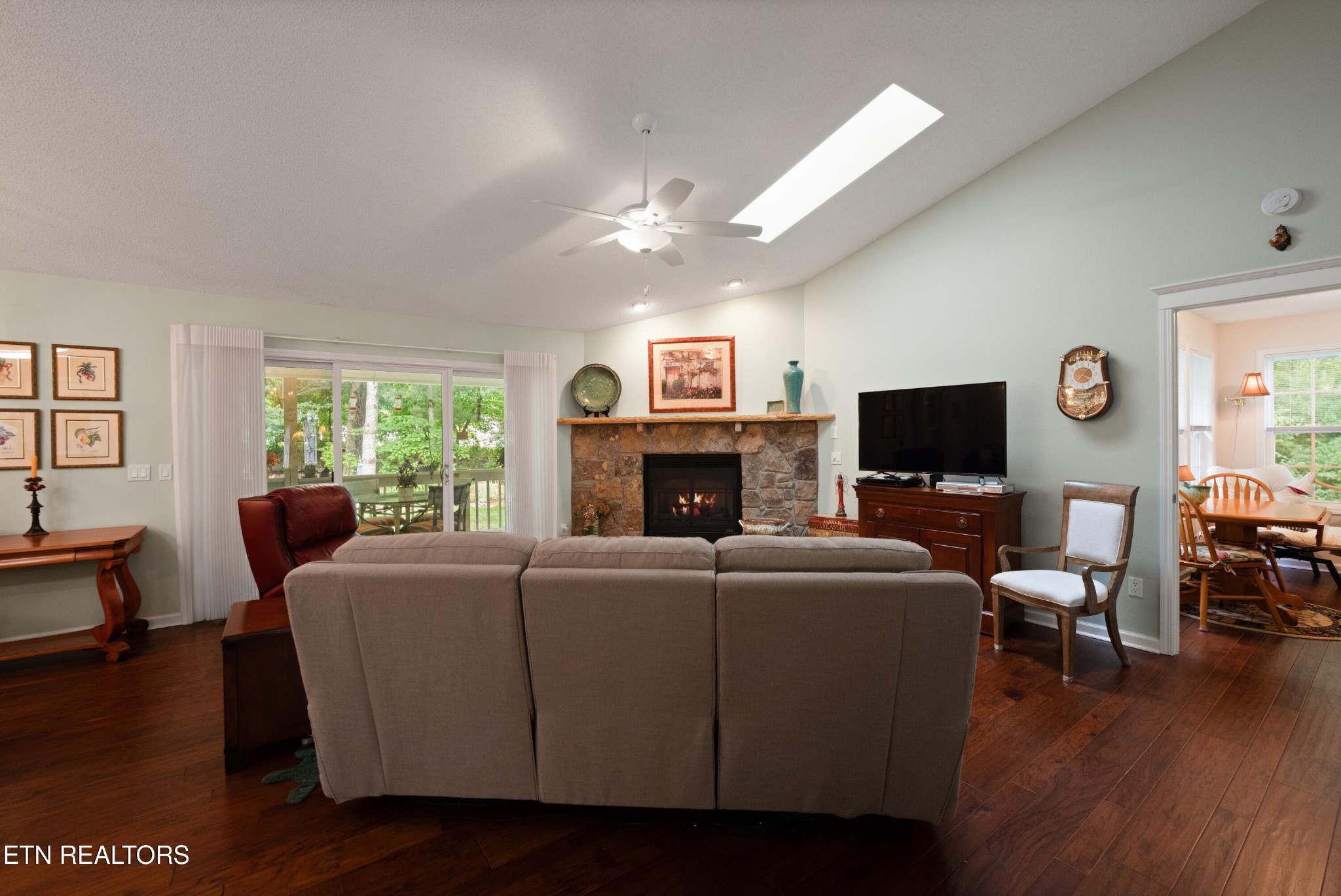 13 Kent Court Property Photo 14