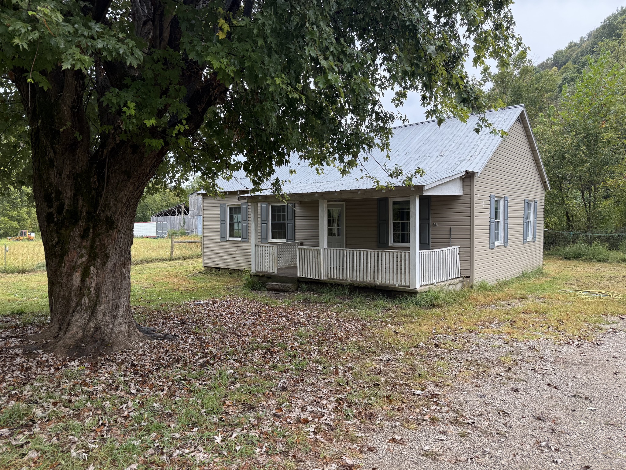 1611 Knob Creek Rd Property Photo 1