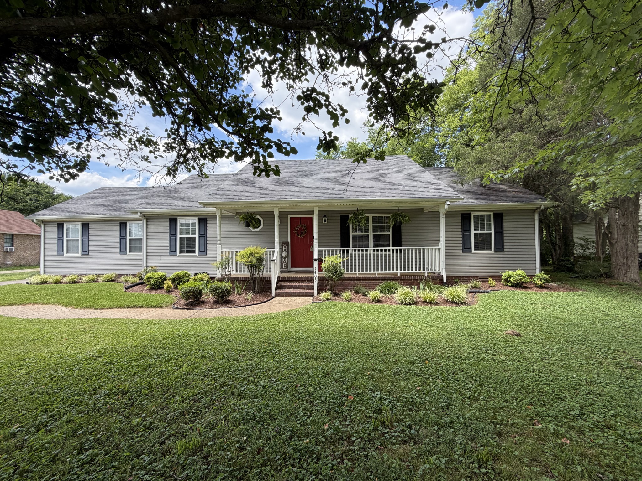 1405 Belle Oaks Dr Property Photo 1