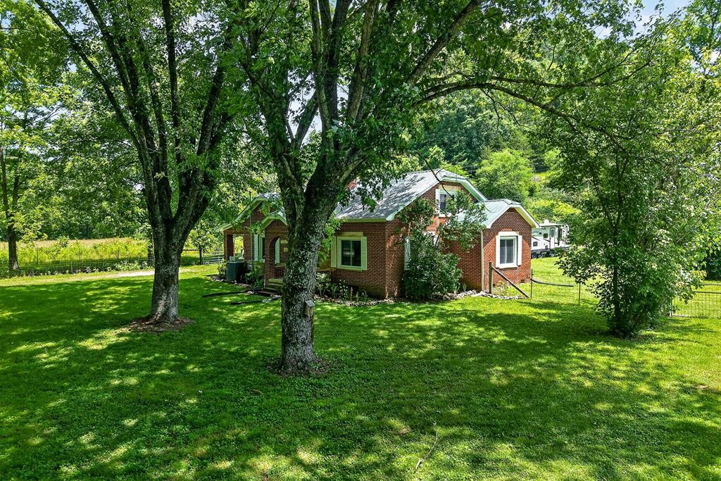 747 Hunting Creek Rd Property Photo 1