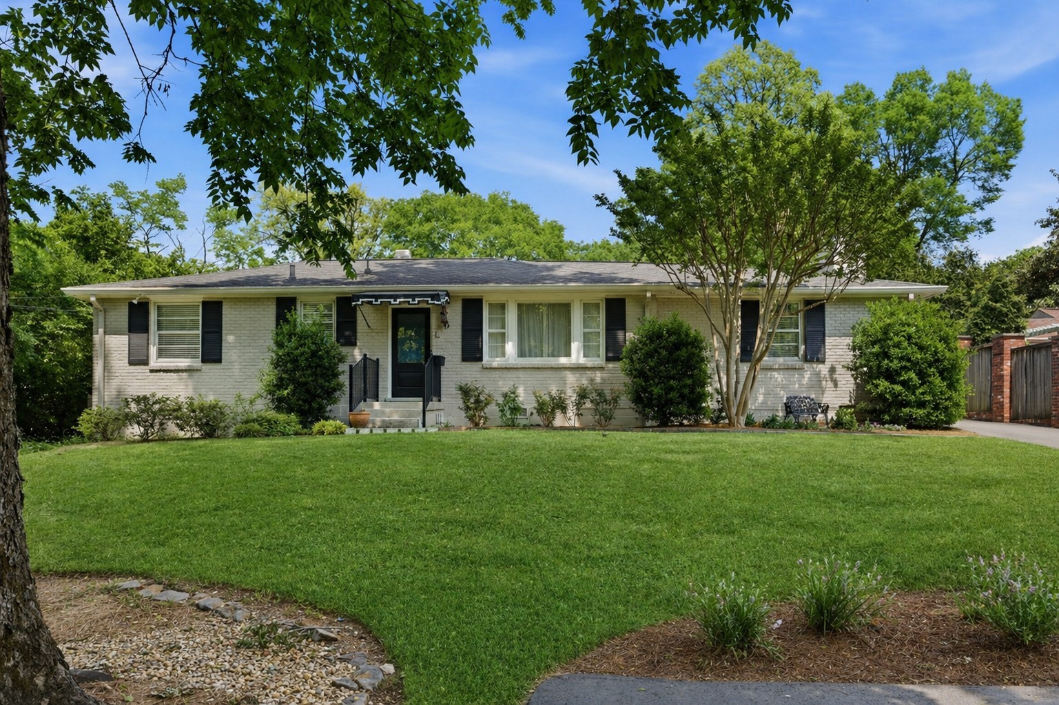 114 Bellevue Dr, S Property Photo 1