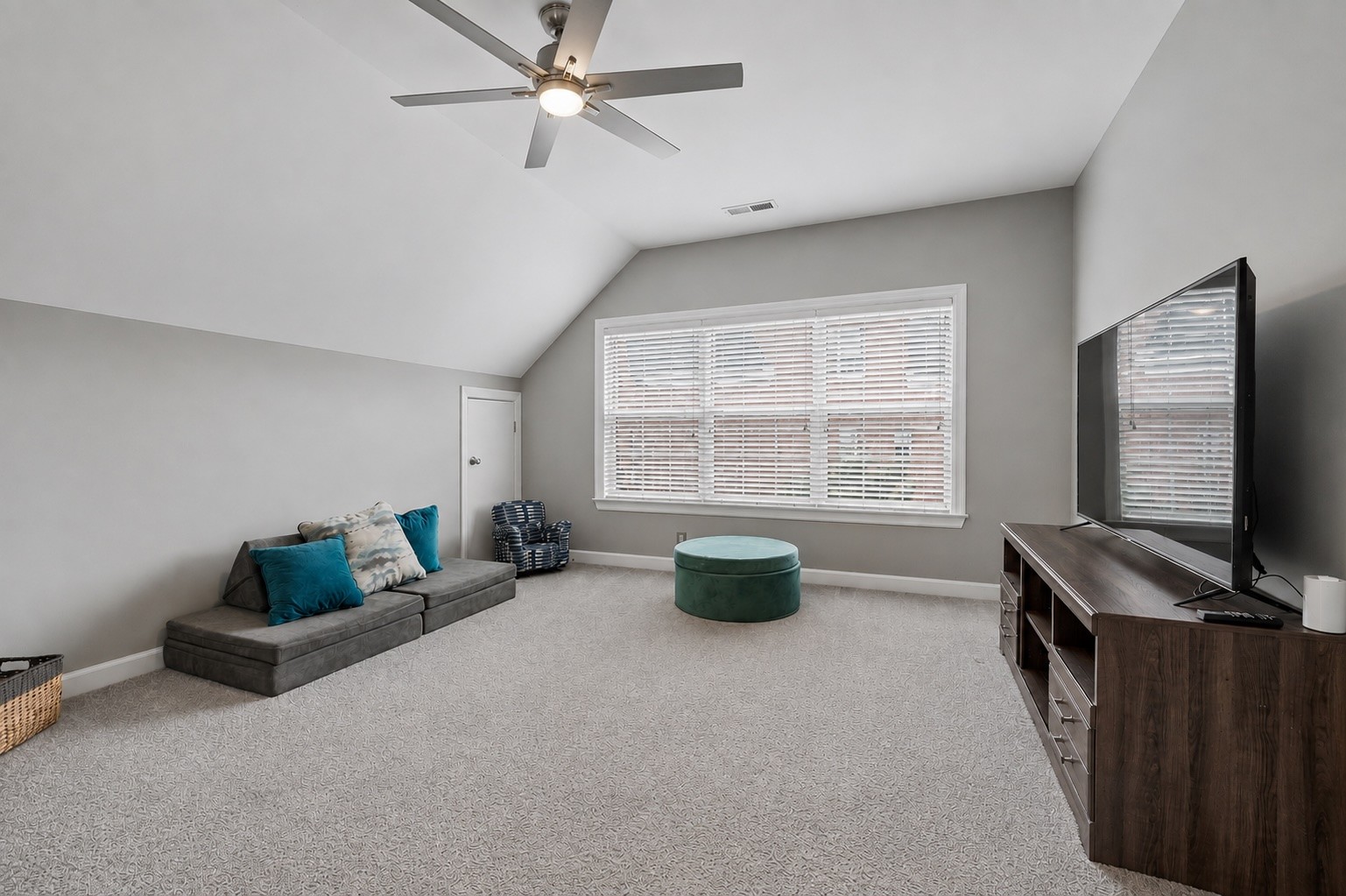 608 Banbury Pl Property Photo 30